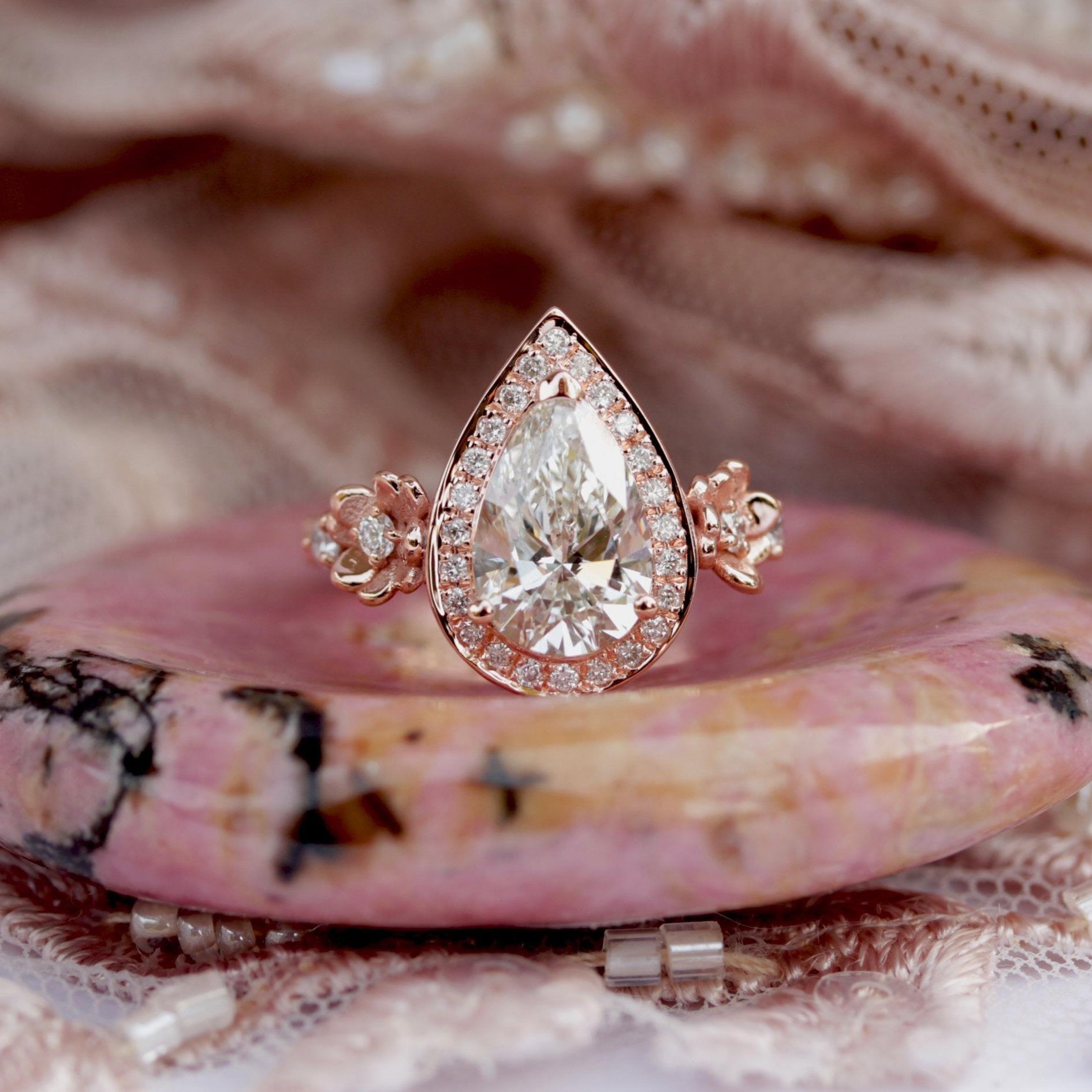 Art Deco Pear Diamond 1.50ct Floral Unique Engagement Three Ring Set - 