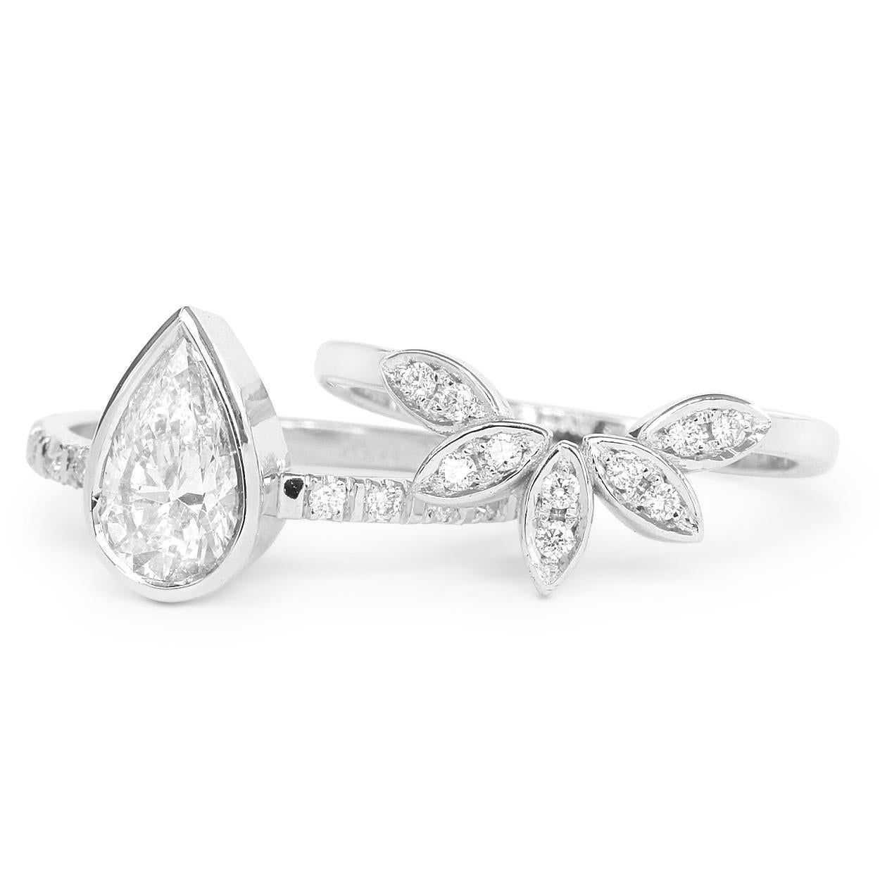 Verlobungsring mit zarten Diamanten und 5 Blättern, zwei Ringen (Tropfenschliff) im Angebot
