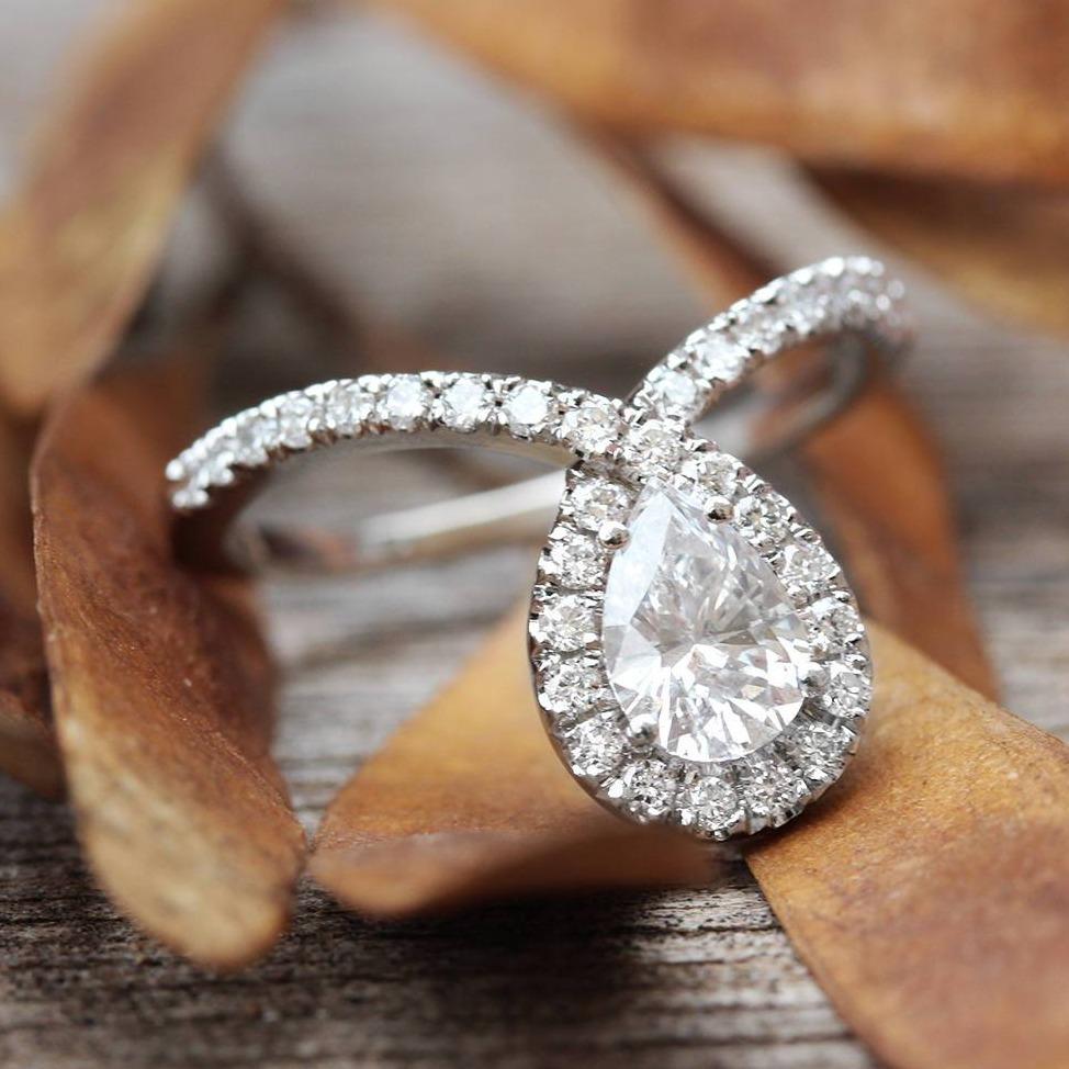 Birne Diamant Hoop Halo Einzigartiger Verlobungsring, Alternative Braut - Bliss im Zustand „Neu“ im Angebot in Hertsliya, IL