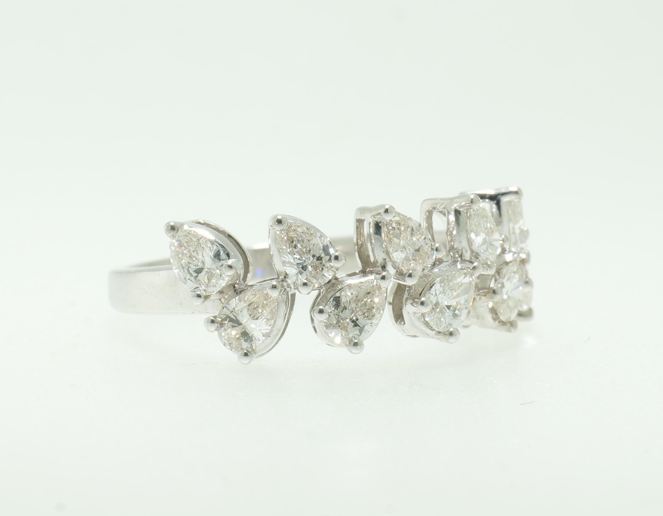 Bague en or massif 14 carats avec diamant poire certifié Neuf - En vente à New Delhi, DL