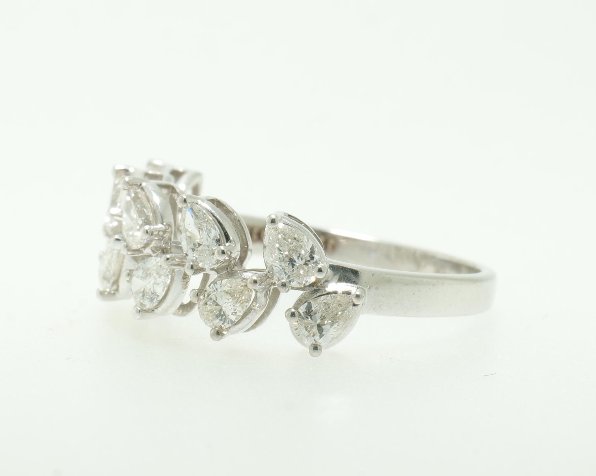Bague en or massif 14 carats avec diamant poire certifié Pour femmes en vente
