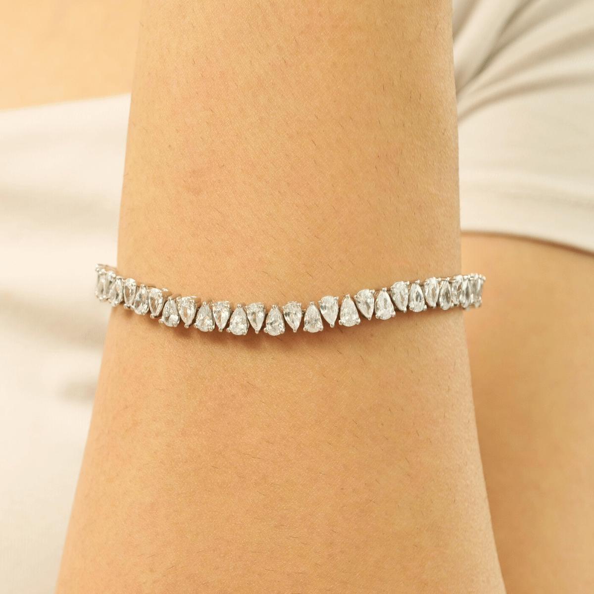 Birnen-Diamant-Tennisarmband aus massivem 14-karätigem Gold (zertifiziert) (Tropfenschliff) im Angebot