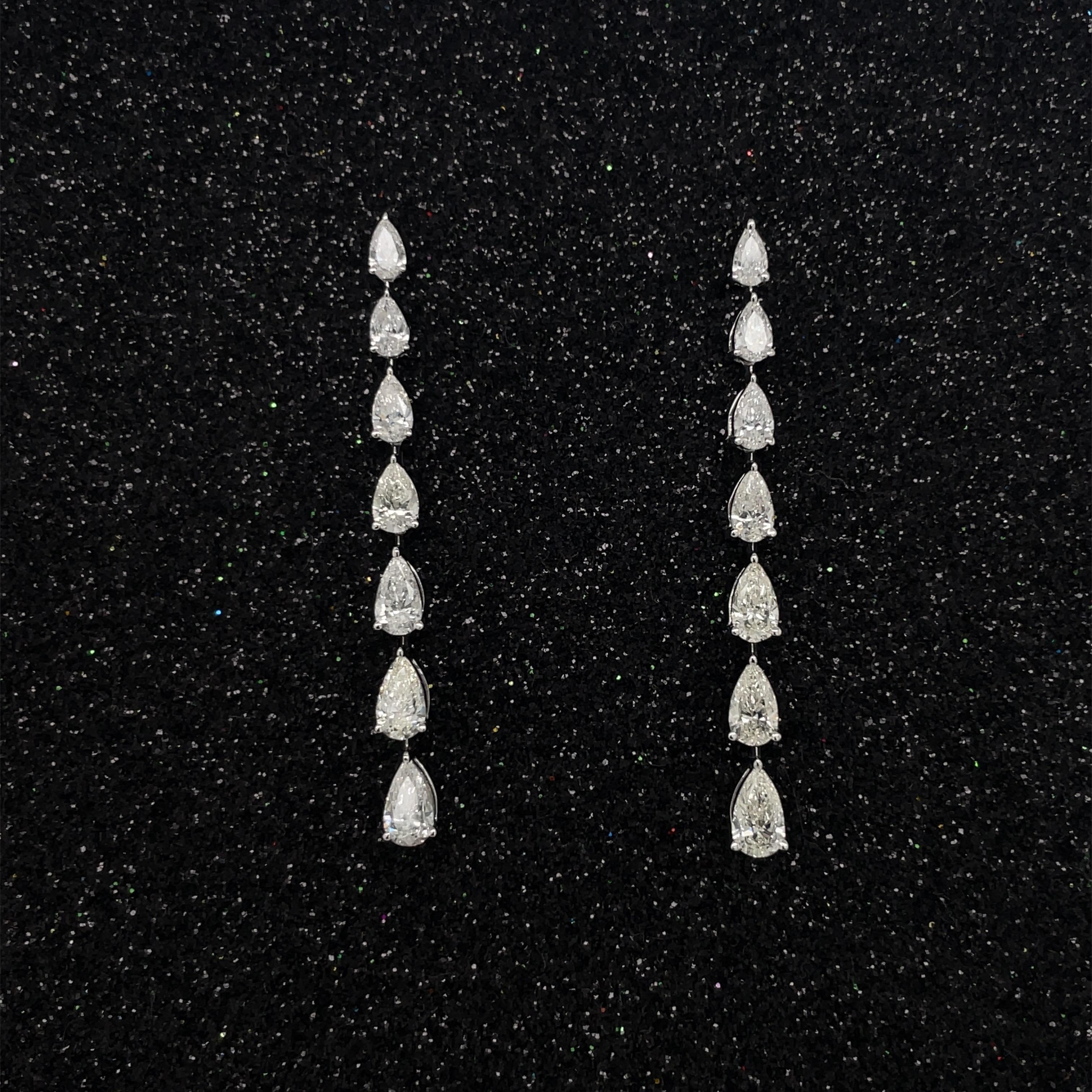 Pear Drop Earrings 18 Kt White Gold (Tropfenschliff) im Angebot