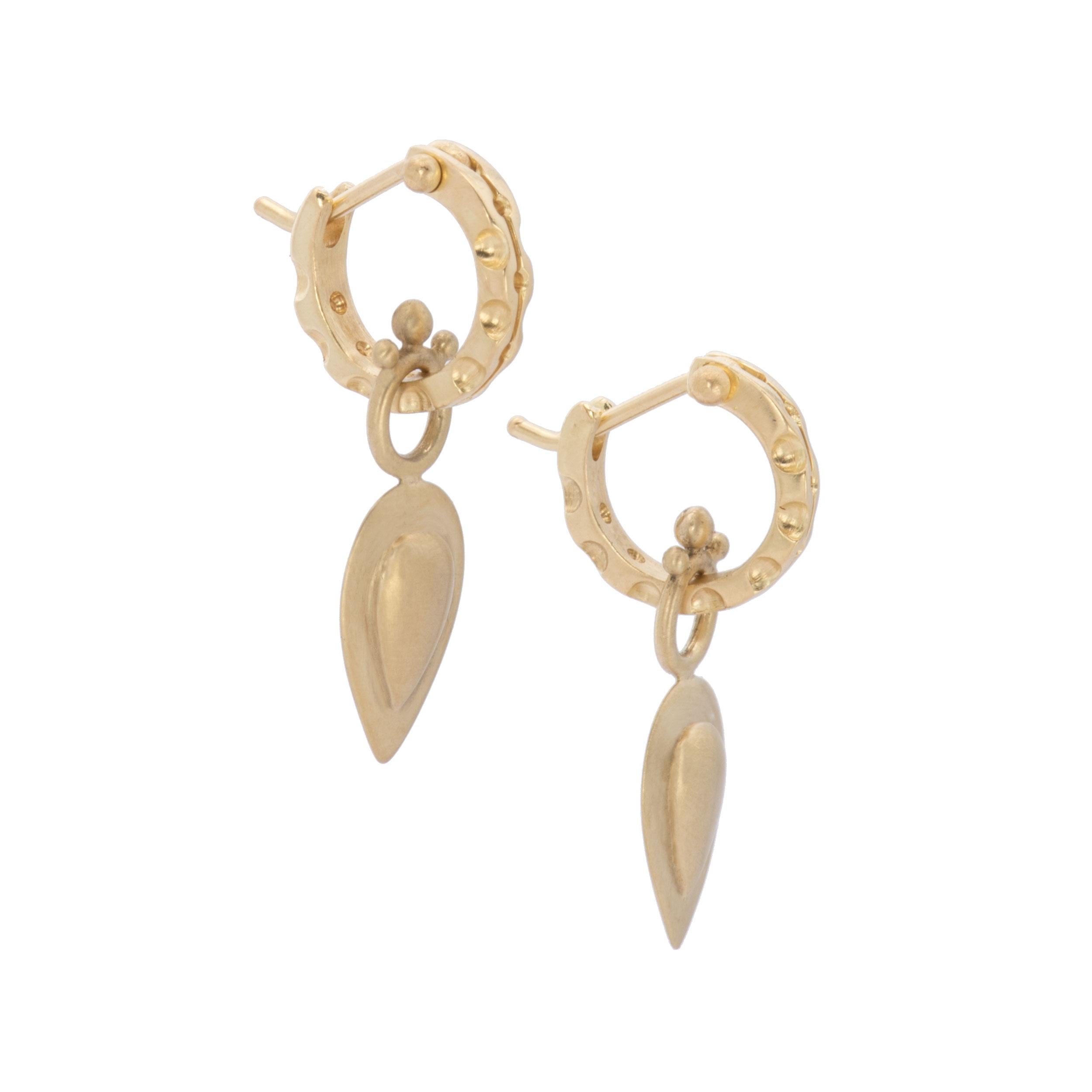 Contemporary Pear Drop Hoop Earrings in 18 Karat Gold For Sale