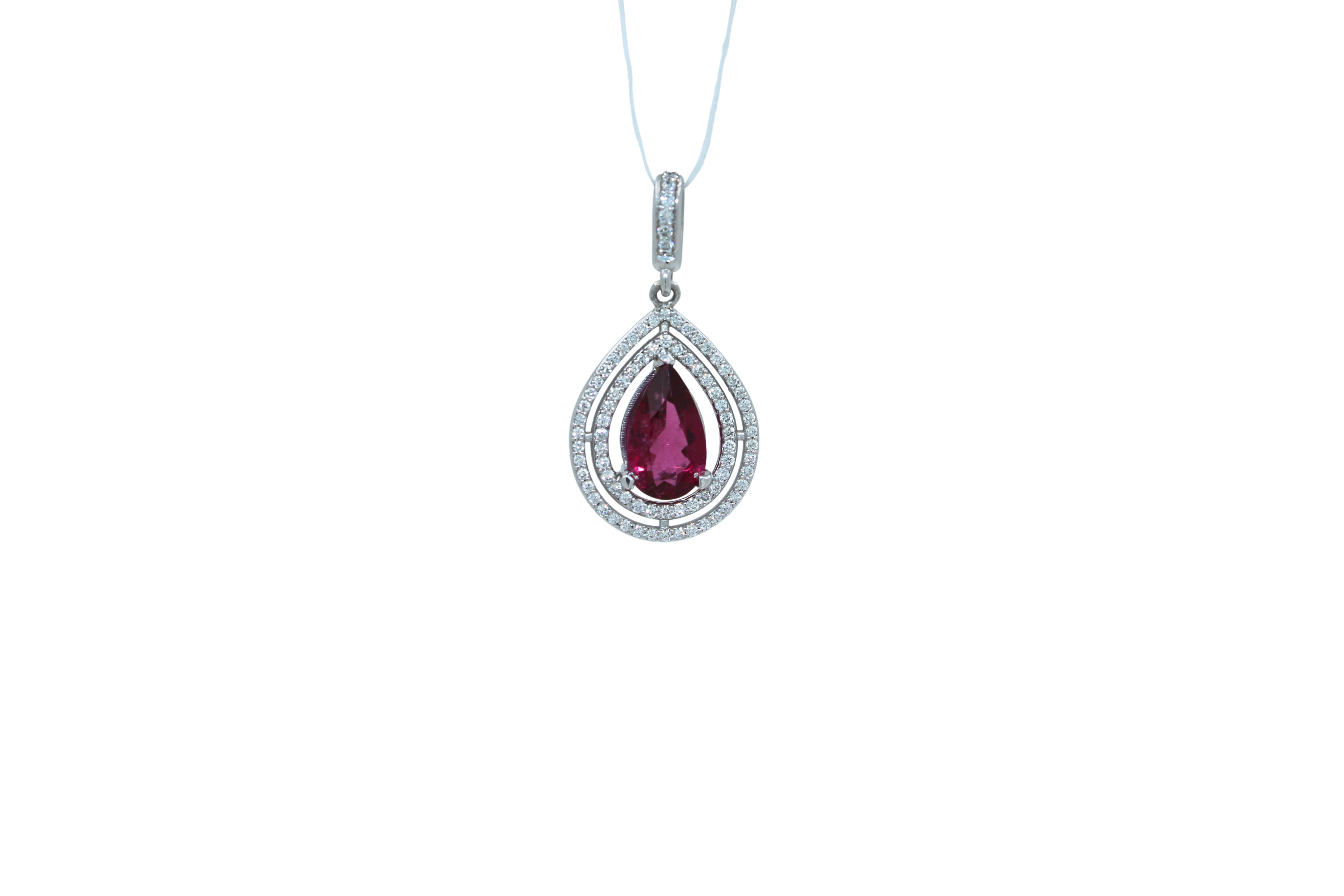 Colgante de oro blanco de 14k con halo de diamantes y turmalina rosa rubelita roja en forma de pera