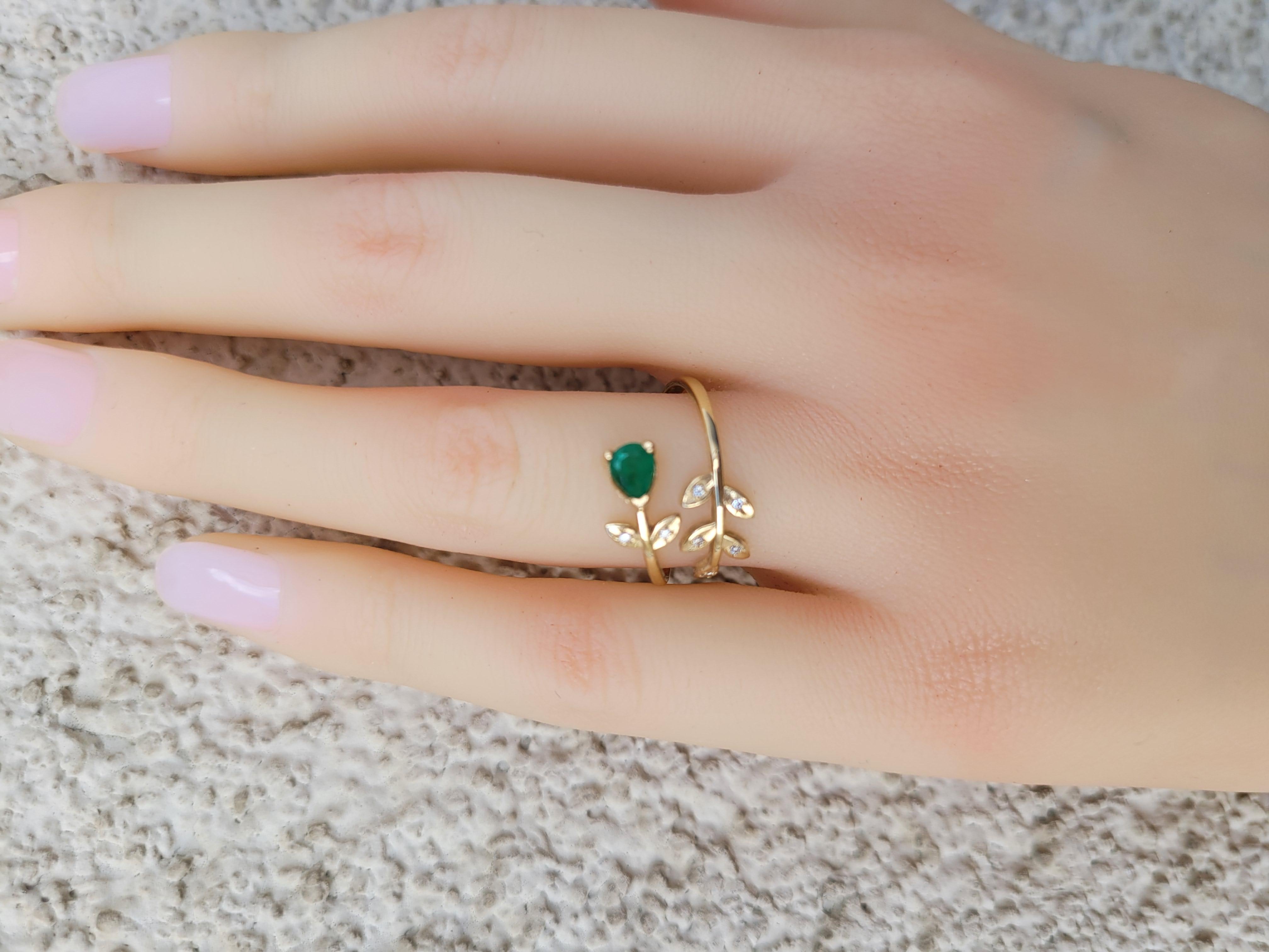 For Sale:  Pear Emerald 14k Gold Ring, Emerald Gold Ring 5