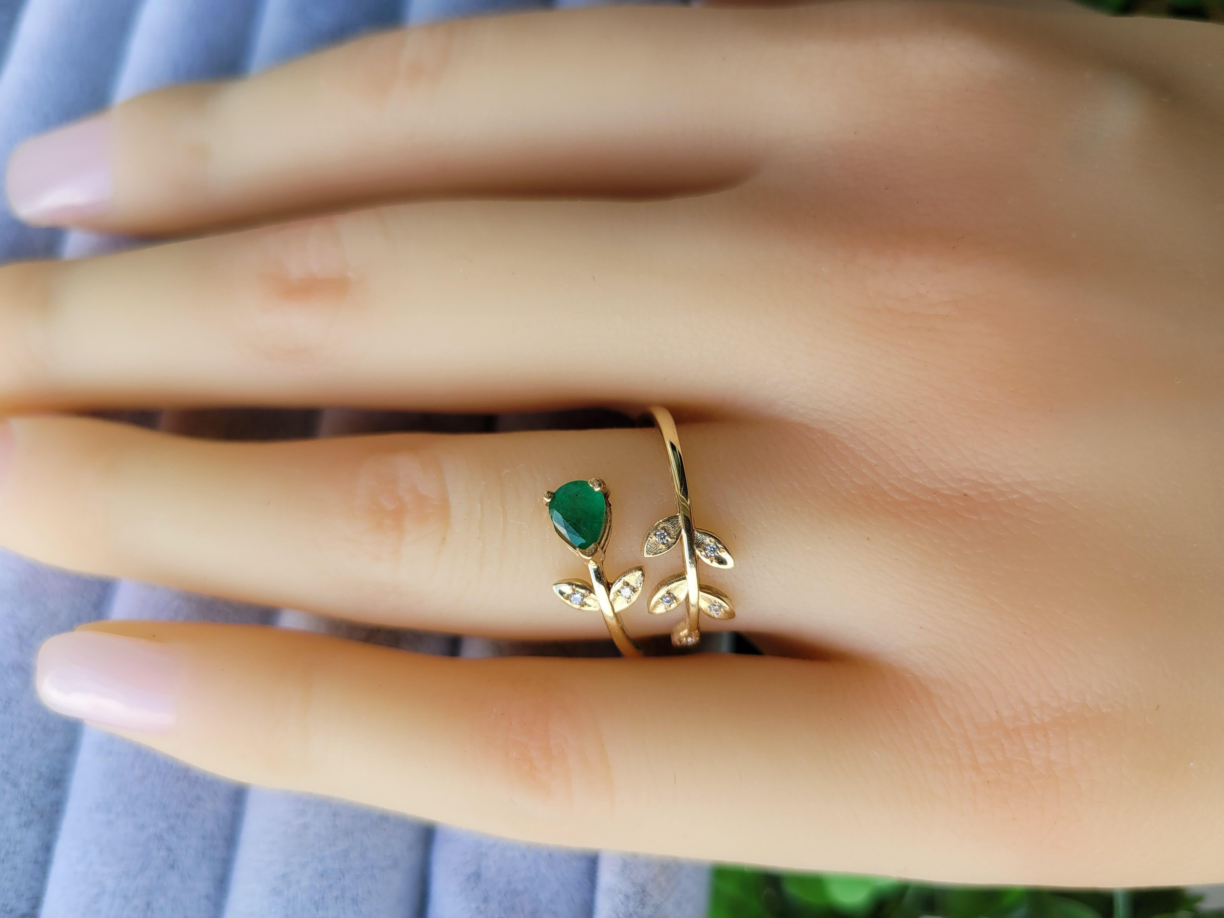For Sale:  Pear Emerald 14k Gold Ring, Emerald Gold Ring 8