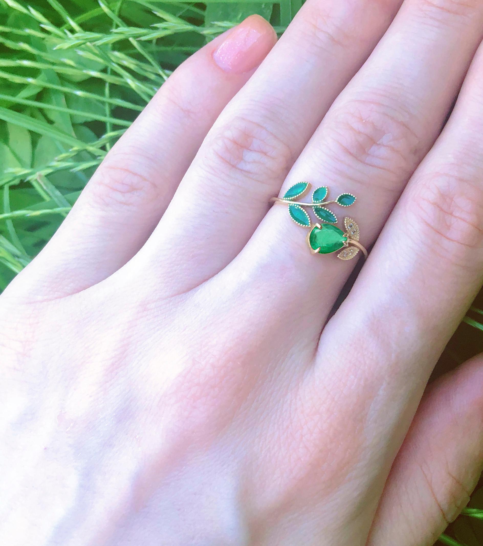For Sale:  Pear emerald 14k gold ring. 2