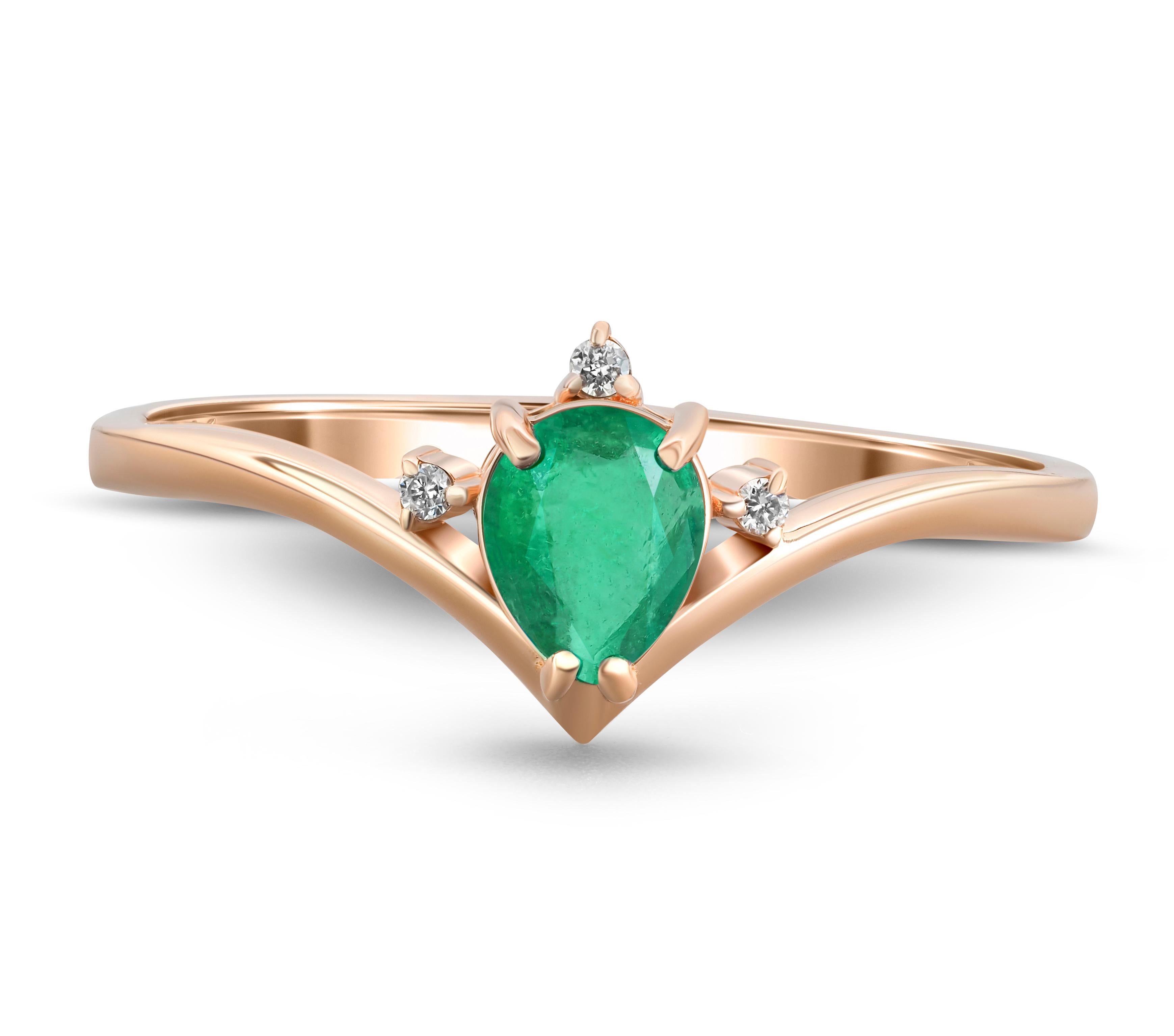 For Sale:  Pear emerald 14k gold ring. 2