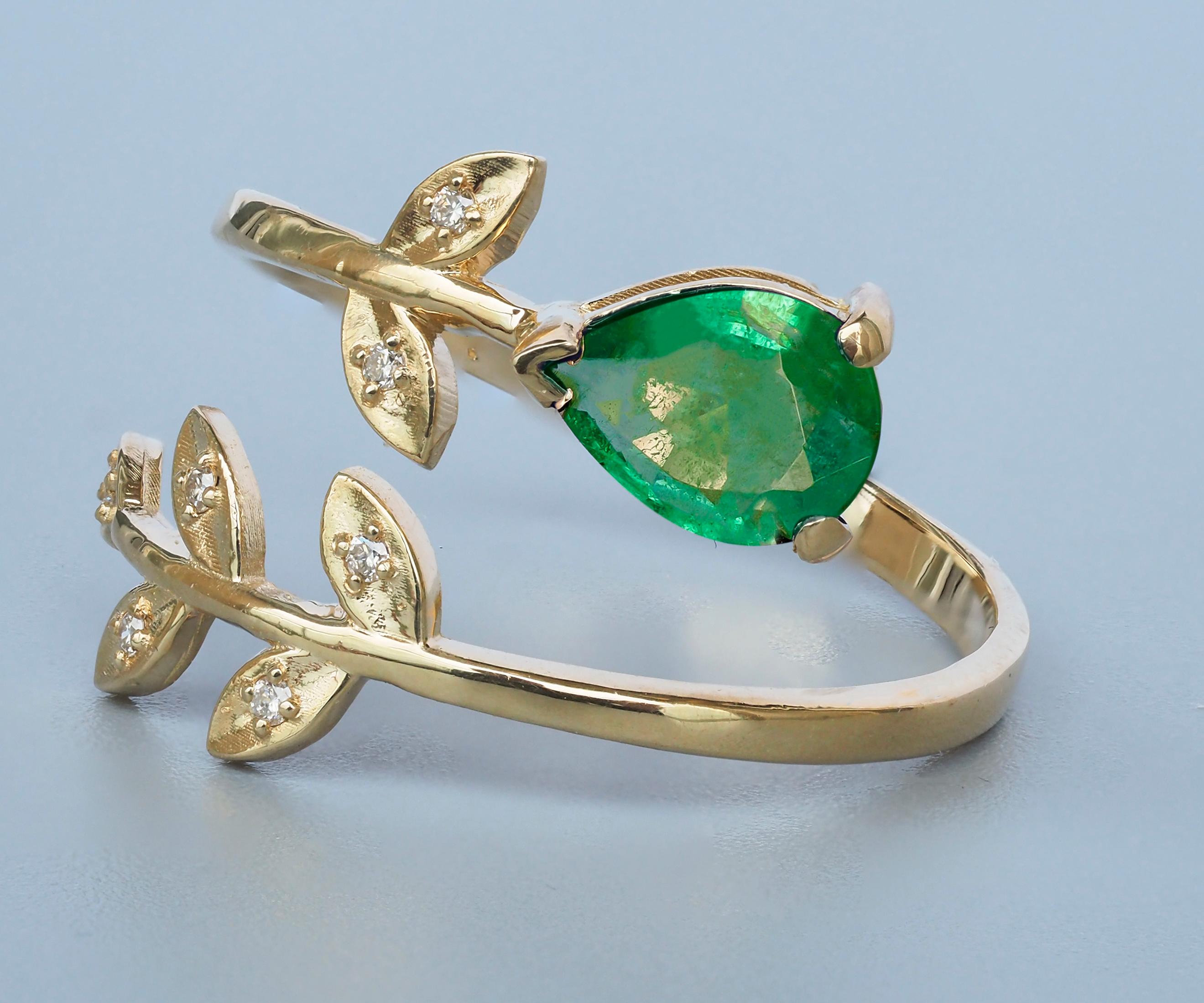 Modern Pear Emerald 14k gold ring.  For Sale