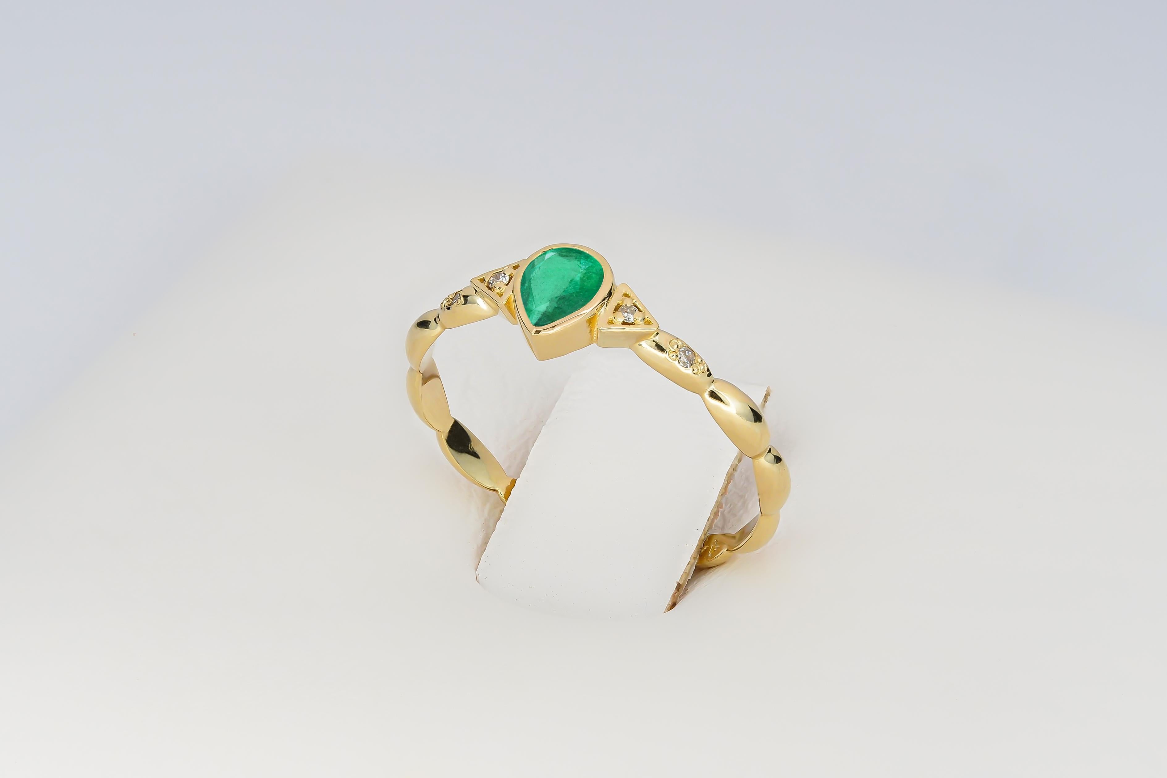 Pear emerald 14k gold ring. In New Condition For Sale In Istanbul, TR