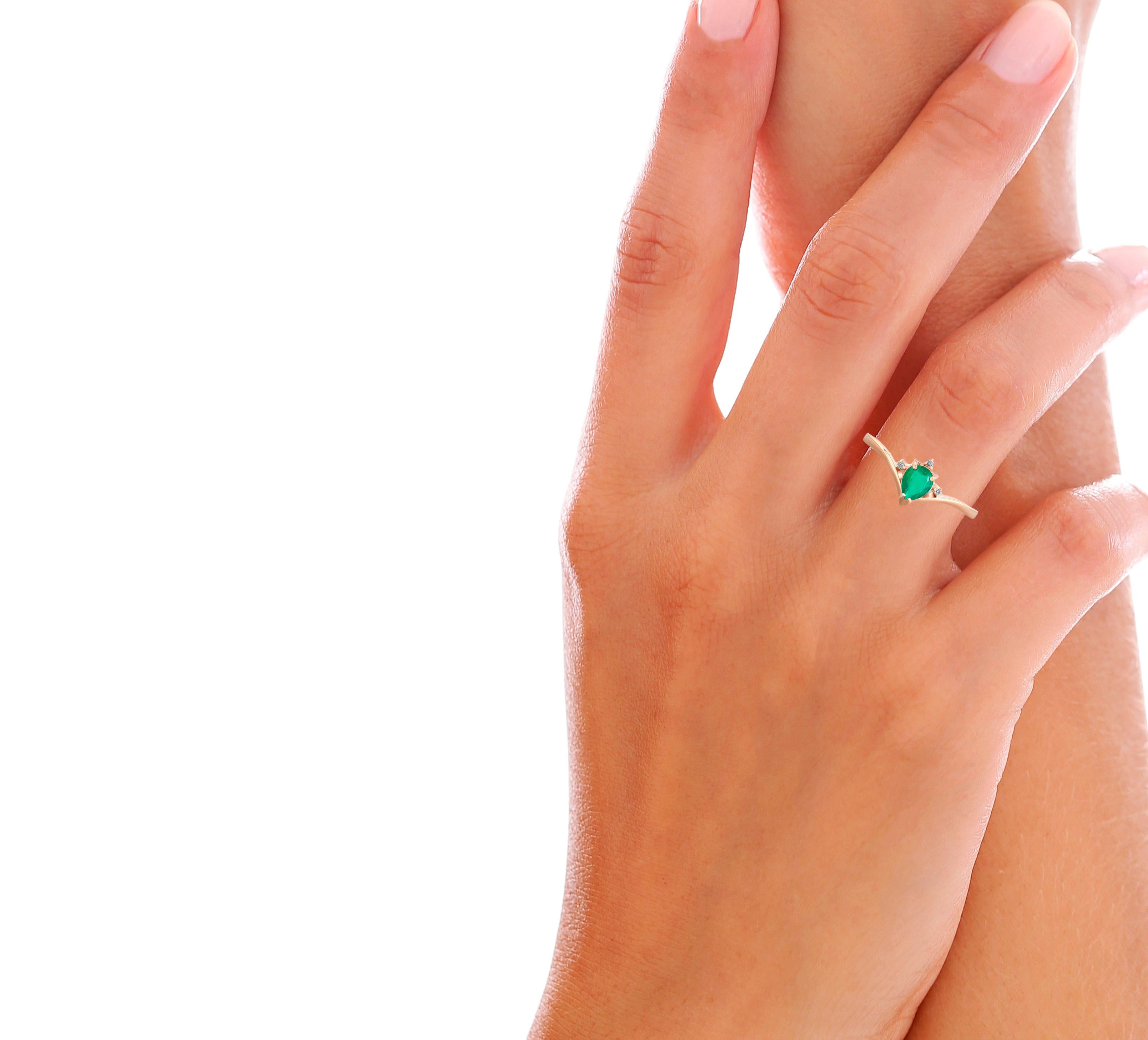 For Sale:  Pear emerald 14k gold ring. 6