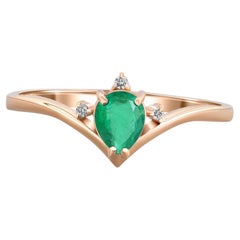 Pear emerald 14k gold ring.