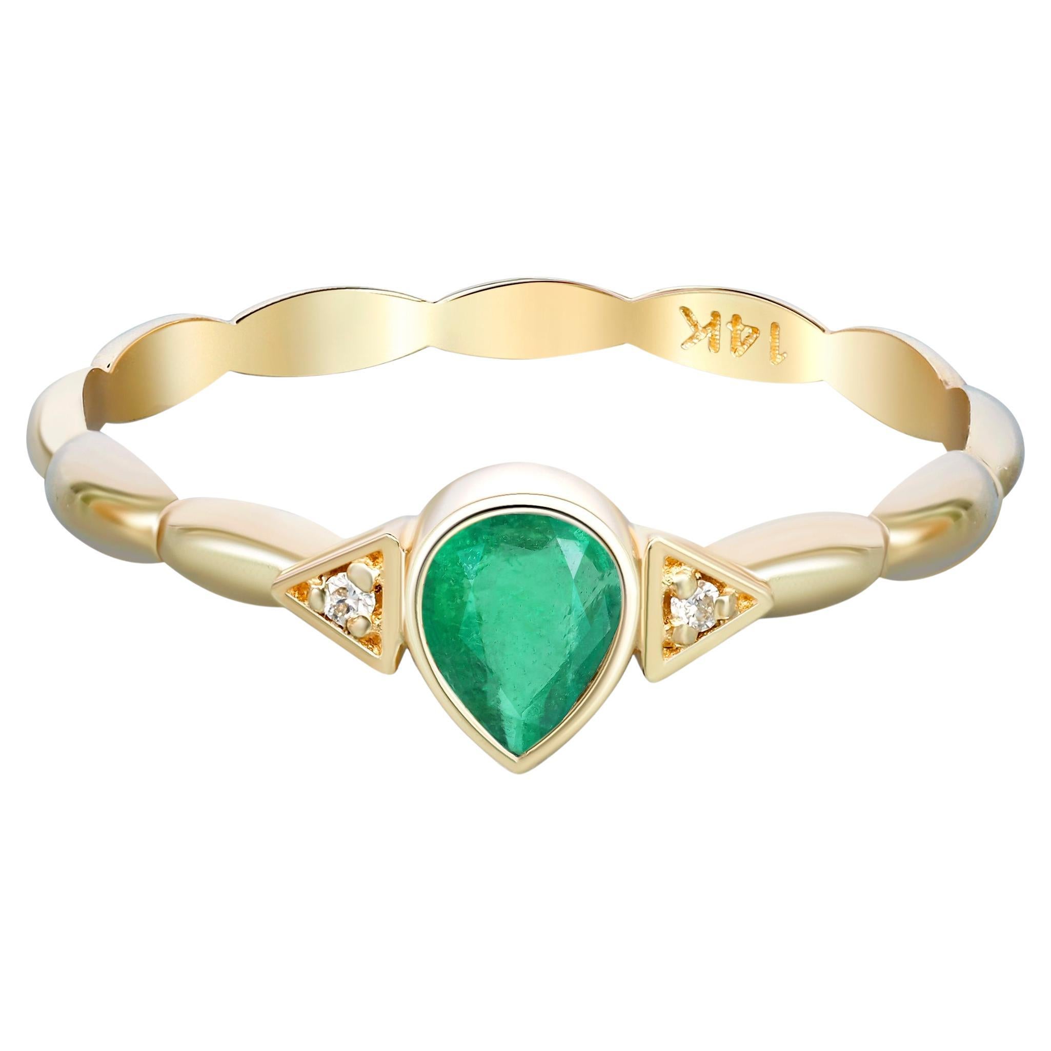 Pear emerald 14k gold ring.