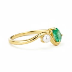Pear emerald and pearl 14k gold ring