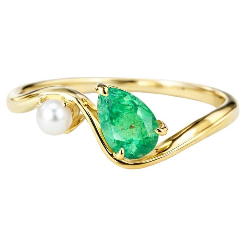 Pear emerald and pearl 14k gold ring