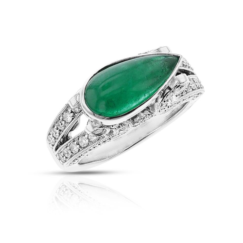 Anillo con cabujón de esmeralda pera y diamantes, 18k Corte pera en venta