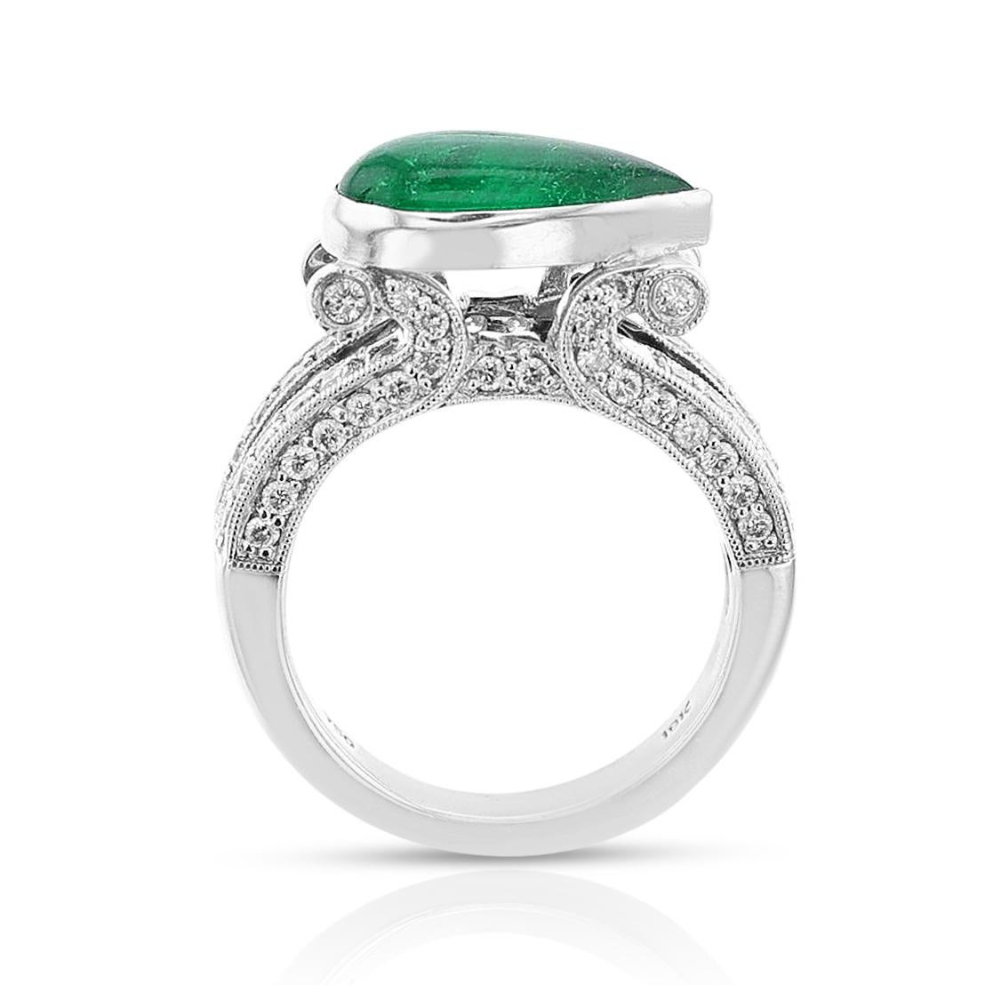 Femenino o masculino Anillo con cabujón de esmeralda pera y diamantes, 18k en venta