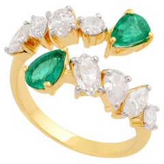Anello a mano con diamante smeraldo e pera, realizzato in oro giallo massiccio 14 ct.