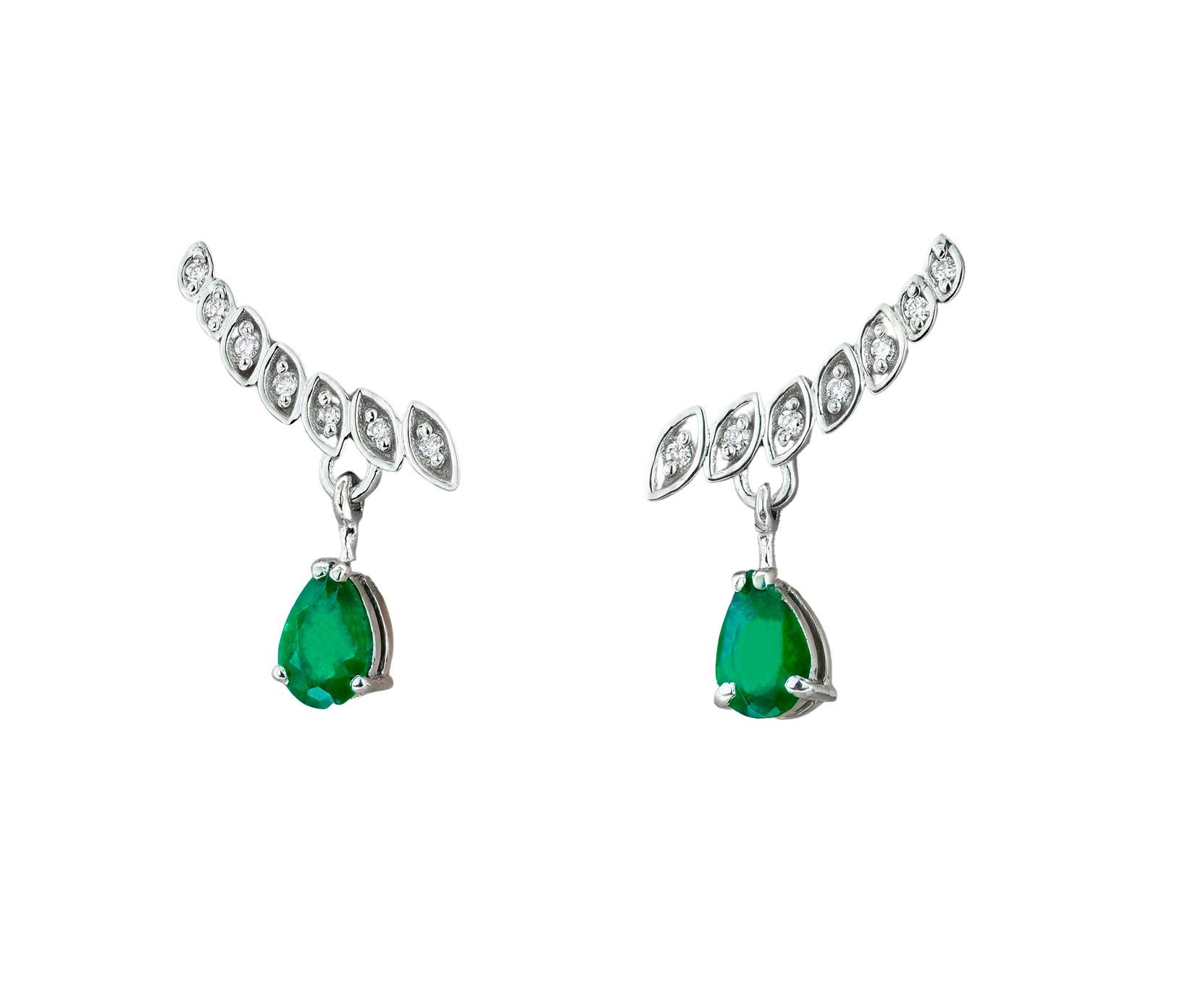 Pear Cut Pear emerald earrings studs. Emerald and diamonds earrings. For Sale