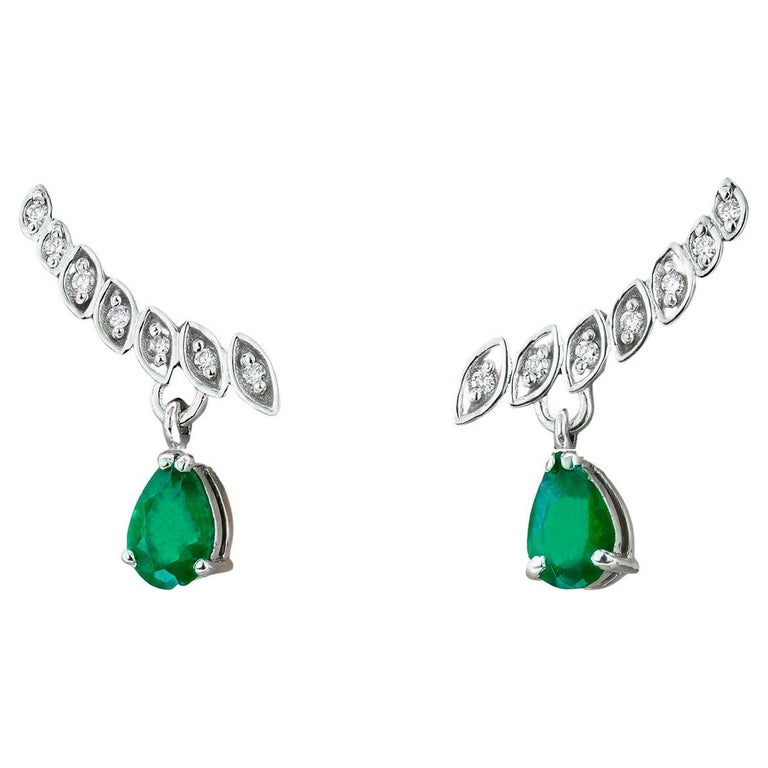 Pear emerald earrings studs. Emerald and diamonds earrings. For Sale