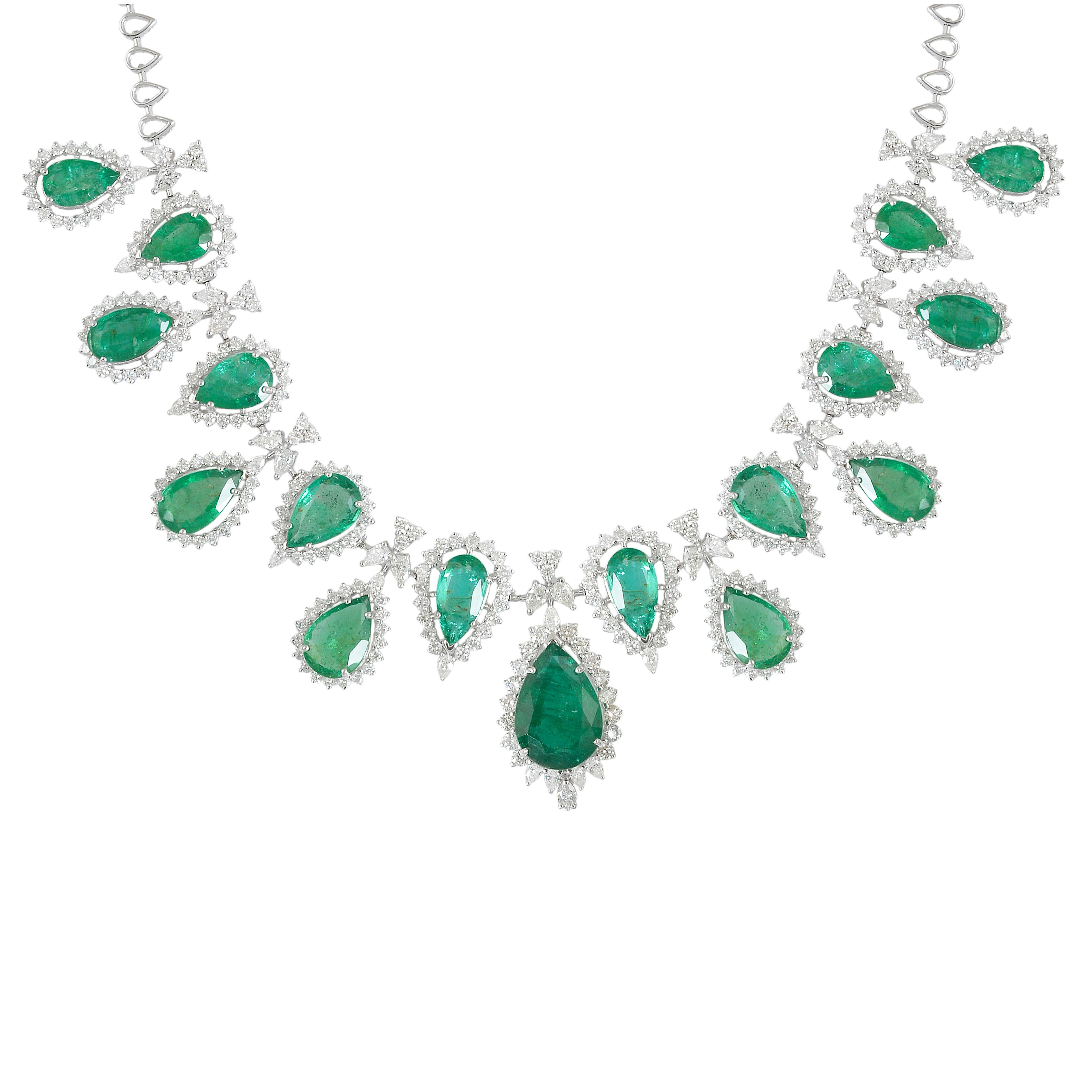 Smaragd-Edelstein-Halskette aus 18 Karat Weißgold mit Diamanten Damen im Angebot