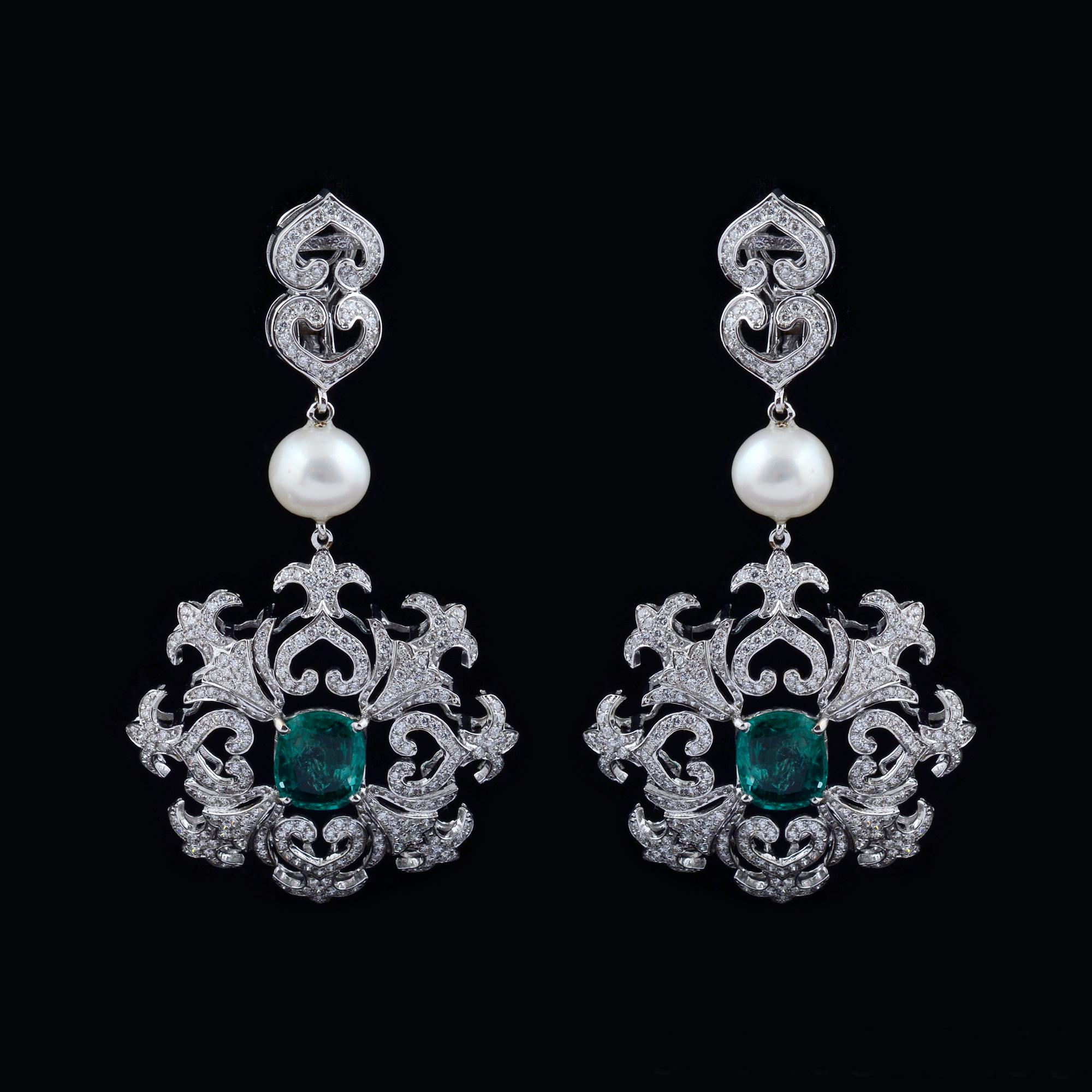 Birnen-Smaragd-Edelstein-Stern-Ohrringe mit Diamanten aus 18 Karat Weißgold (Moderne) im Angebot
