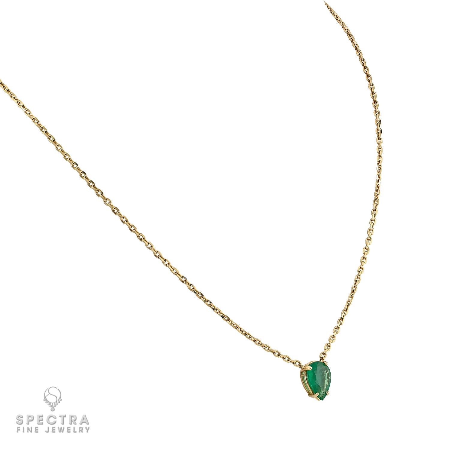 Pear Emerald Pendant Chain Necklace in 14k Yellow Gold In Excellent Condition For Sale In New York, NY