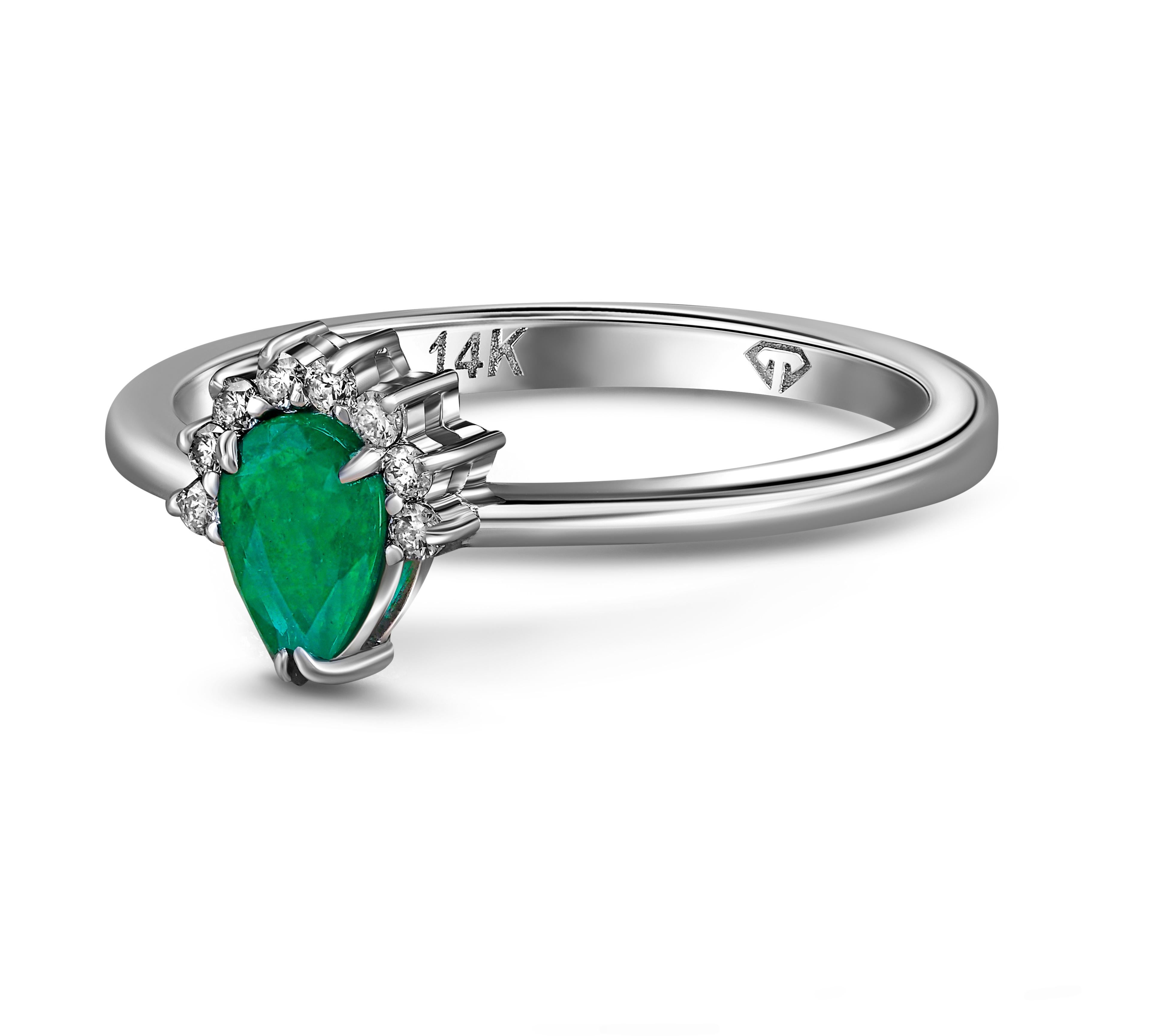 Pear emerald ring in 14k gold. 

Tiara emerald ring. Emerald Crown Ring. Engagement ring. May Birthstone ring. Emerald engagement ring.

Metal type: Gold
Metal stamp: 14k Gold
Weight: 2 g. depends from size.

Central gemstone:
Emerald: pear shape,