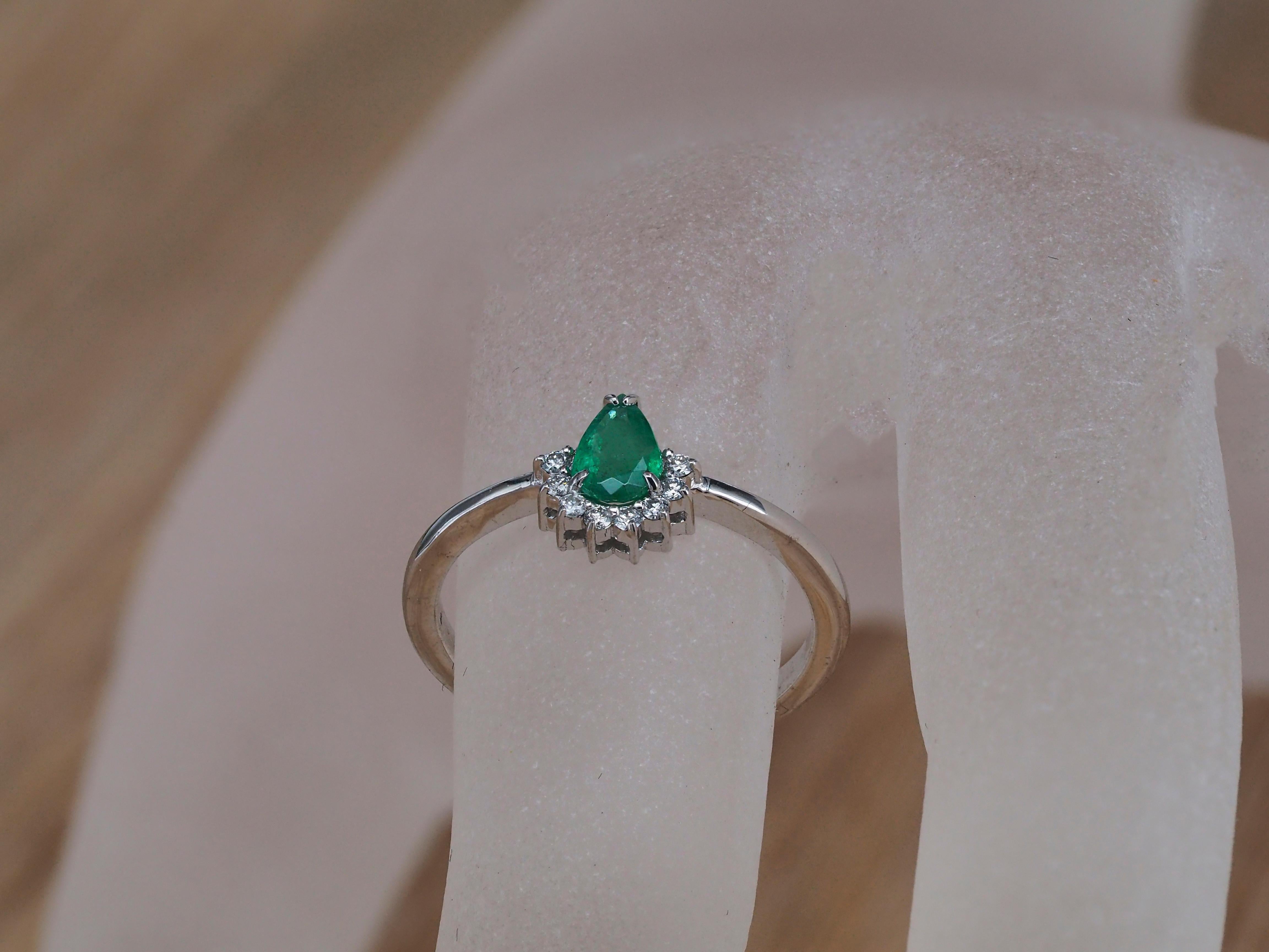 Pear emerald ring in 14k gold.  For Sale 1