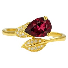 Pear garnet 14k gold flower ring