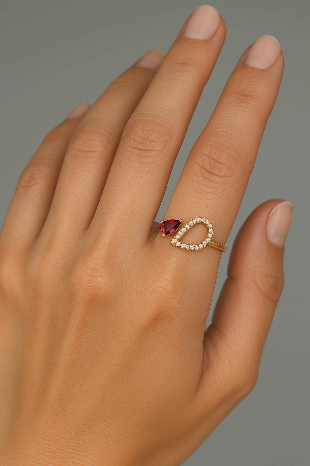 in vendita:  Anello aperto in oro 14k con granato a pera 4