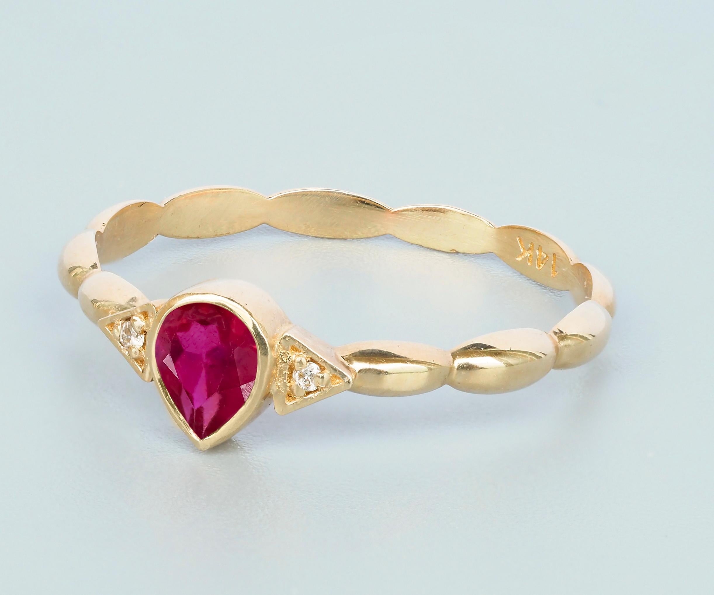 Modern Pear garnet 14k gold ring. For Sale