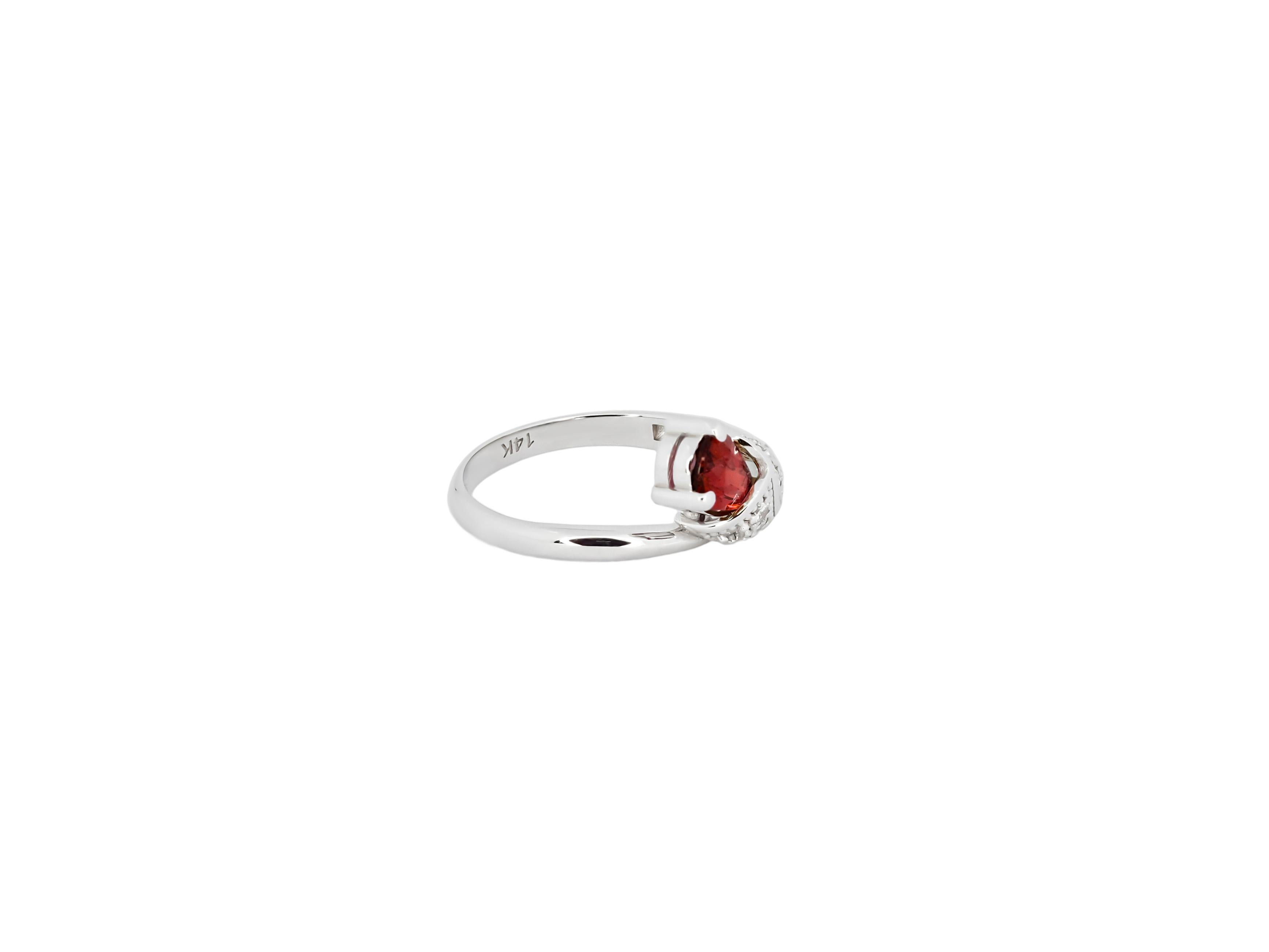 Pear garnet 14k gold ring.  In New Condition For Sale In Istanbul, TR
