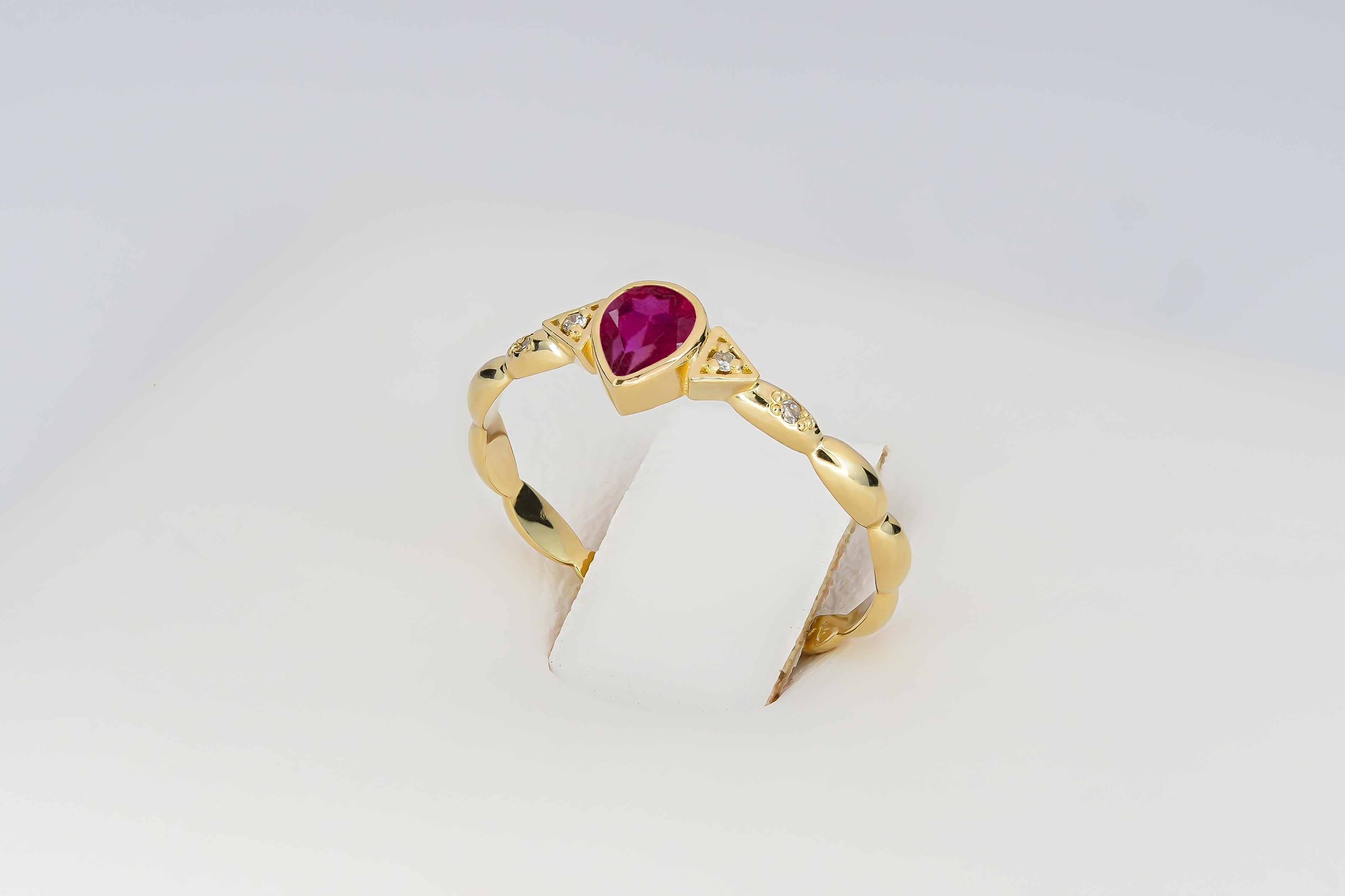 Pear garnet 14k gold ring. In New Condition For Sale In Istanbul, TR