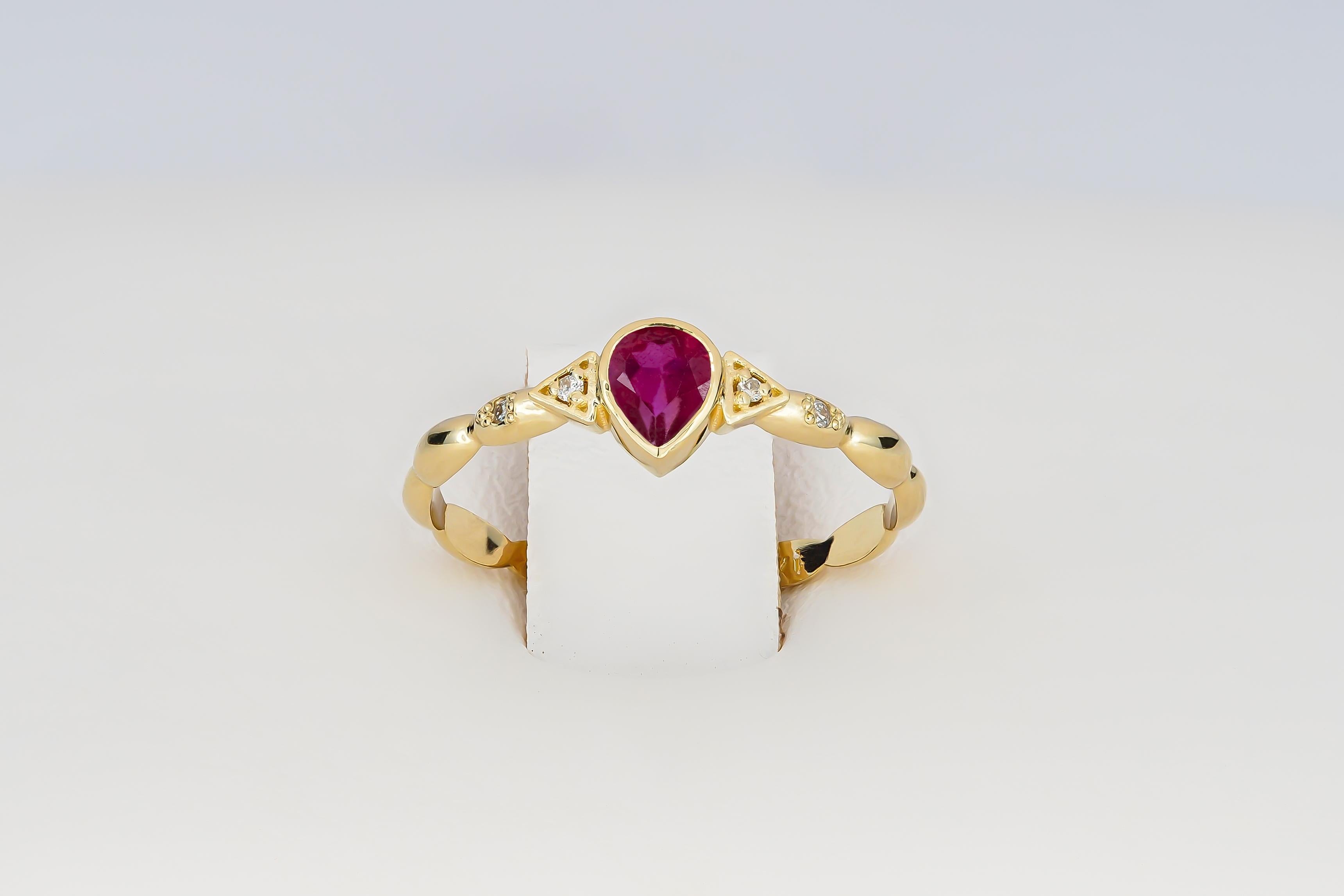 Women's Pear garnet 14k gold ring. For Sale