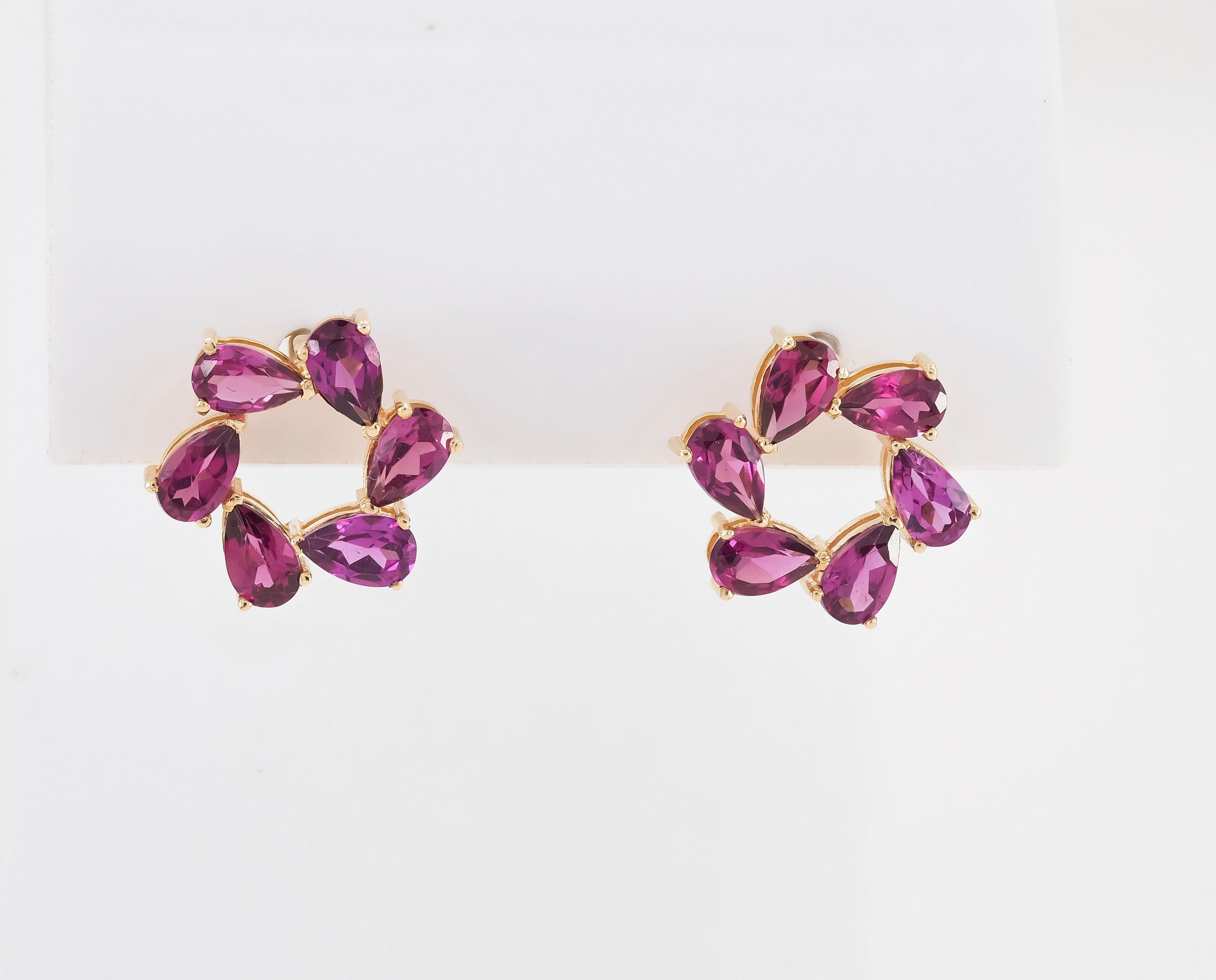 Women's Pear garnet earrings studs in 14k gold.  For Sale