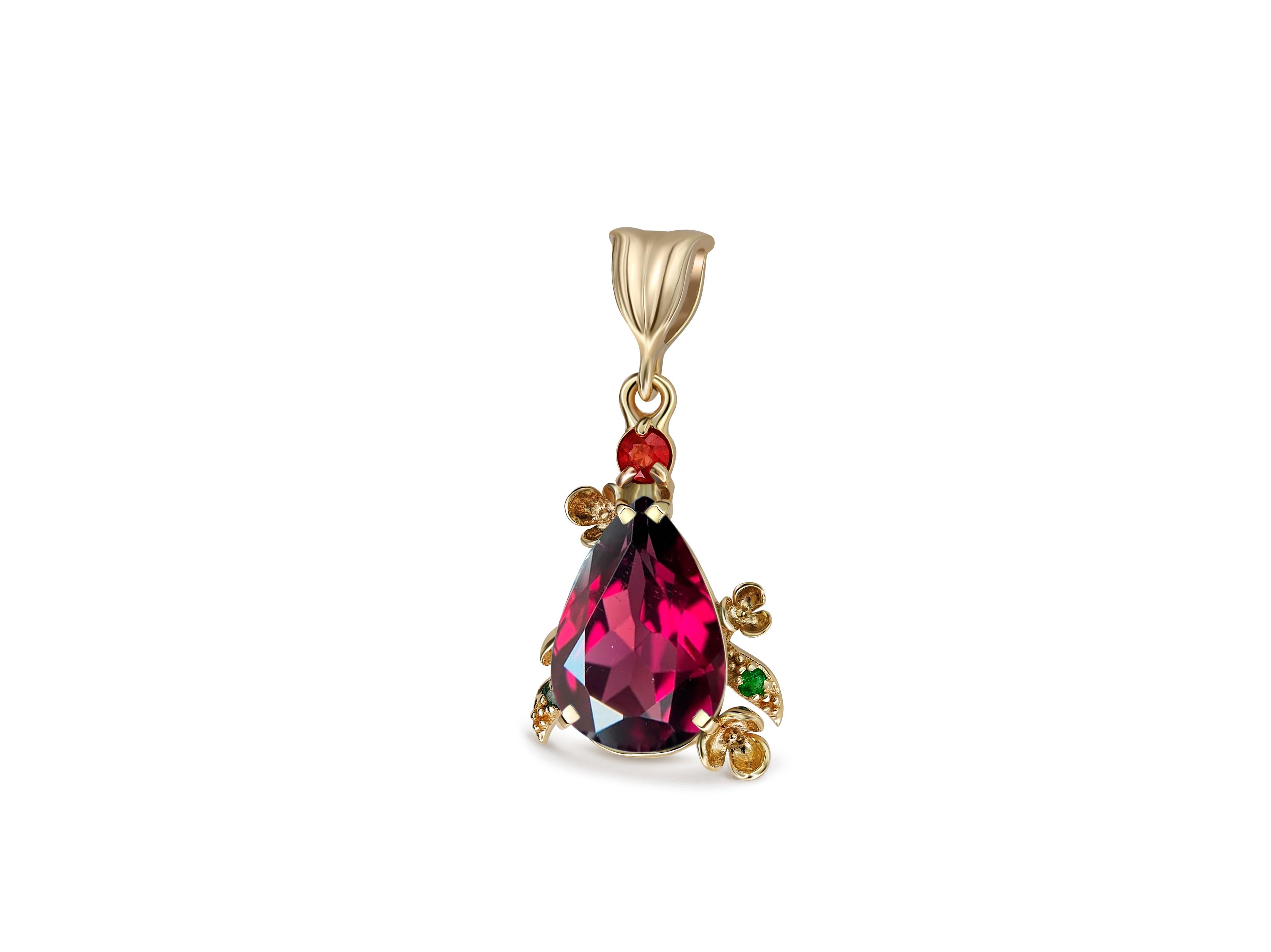 Pear Garnet Pendant in 14 Karat Gold.  In New Condition For Sale In Istanbul, TR