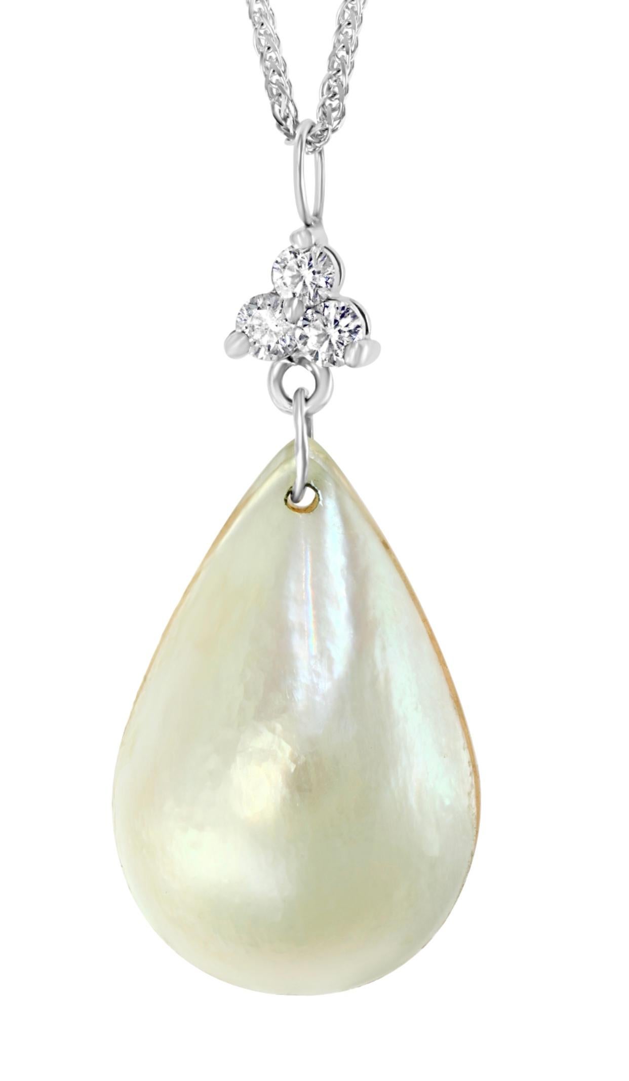 Pear Mabe Pearl & 0.36 Ct Diamond Pendant/ Necklace 14 Kt White Gold with Chain For Sale 3