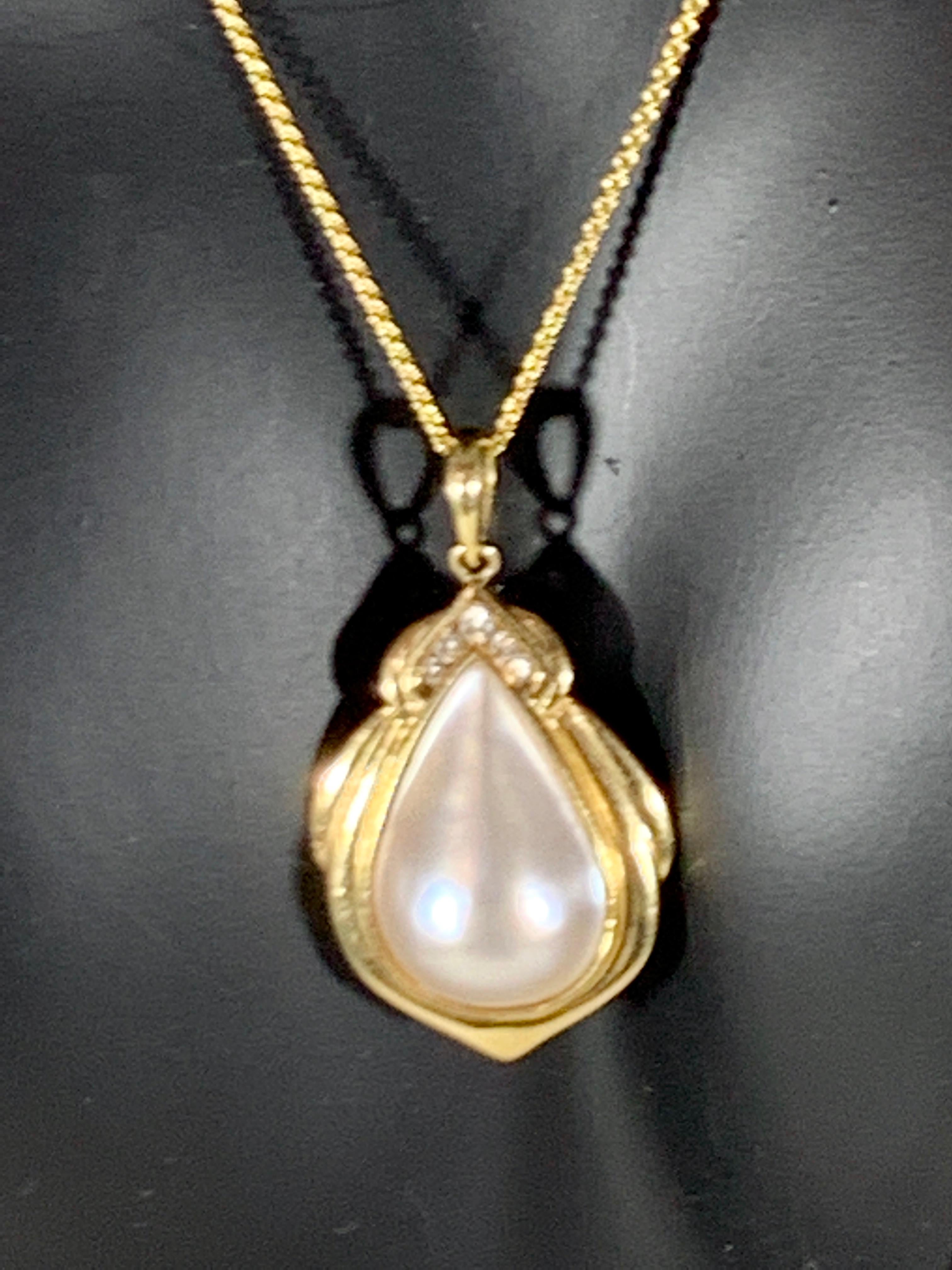 Pear Mabe Pearl and Diamond Pendant / Necklace 14 Karat Yellow Gold with Chain 5