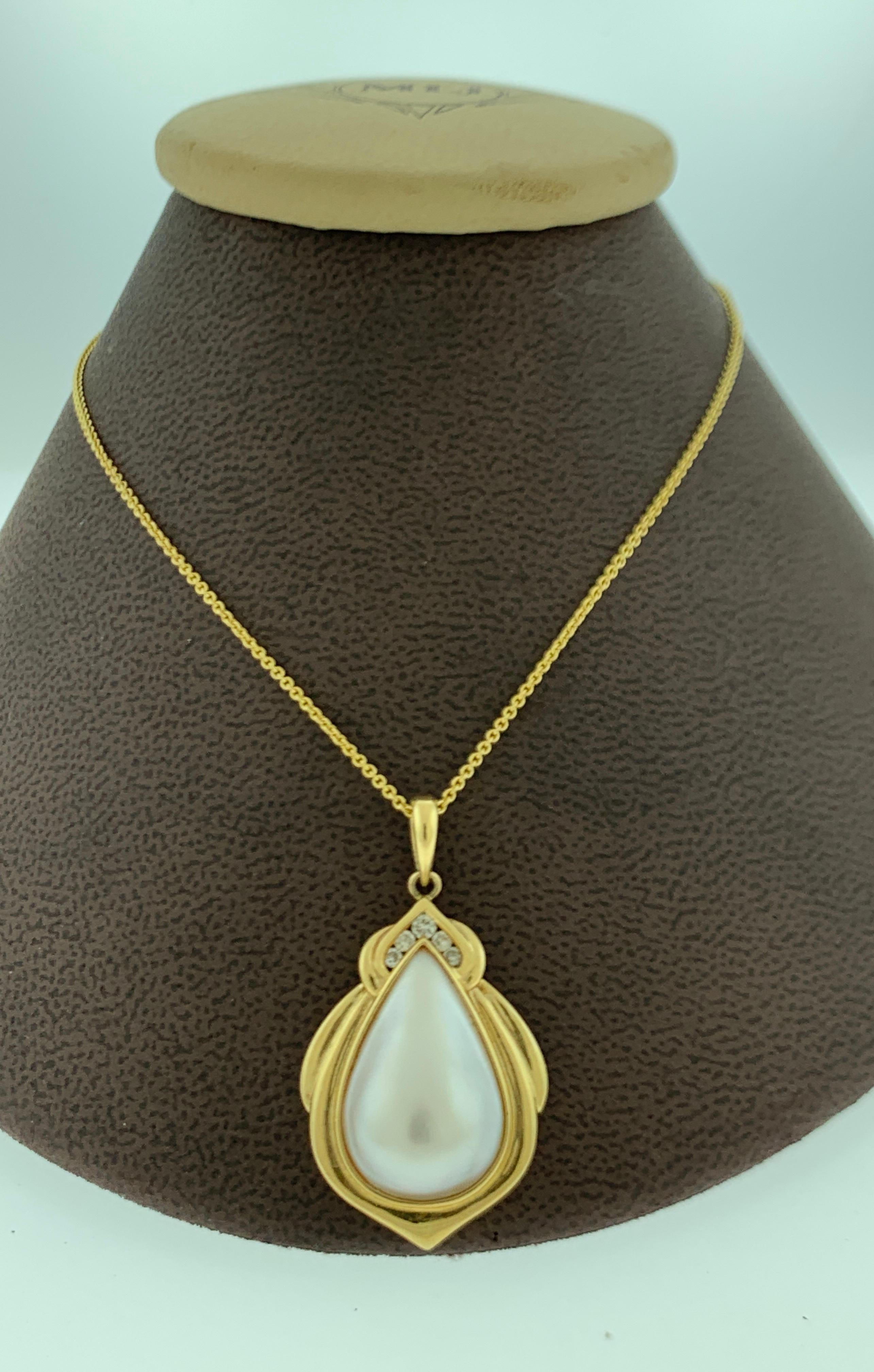 Pear Mabe Pearl and Diamond Pendant / Necklace 14 Karat Yellow Gold with Chain 7
