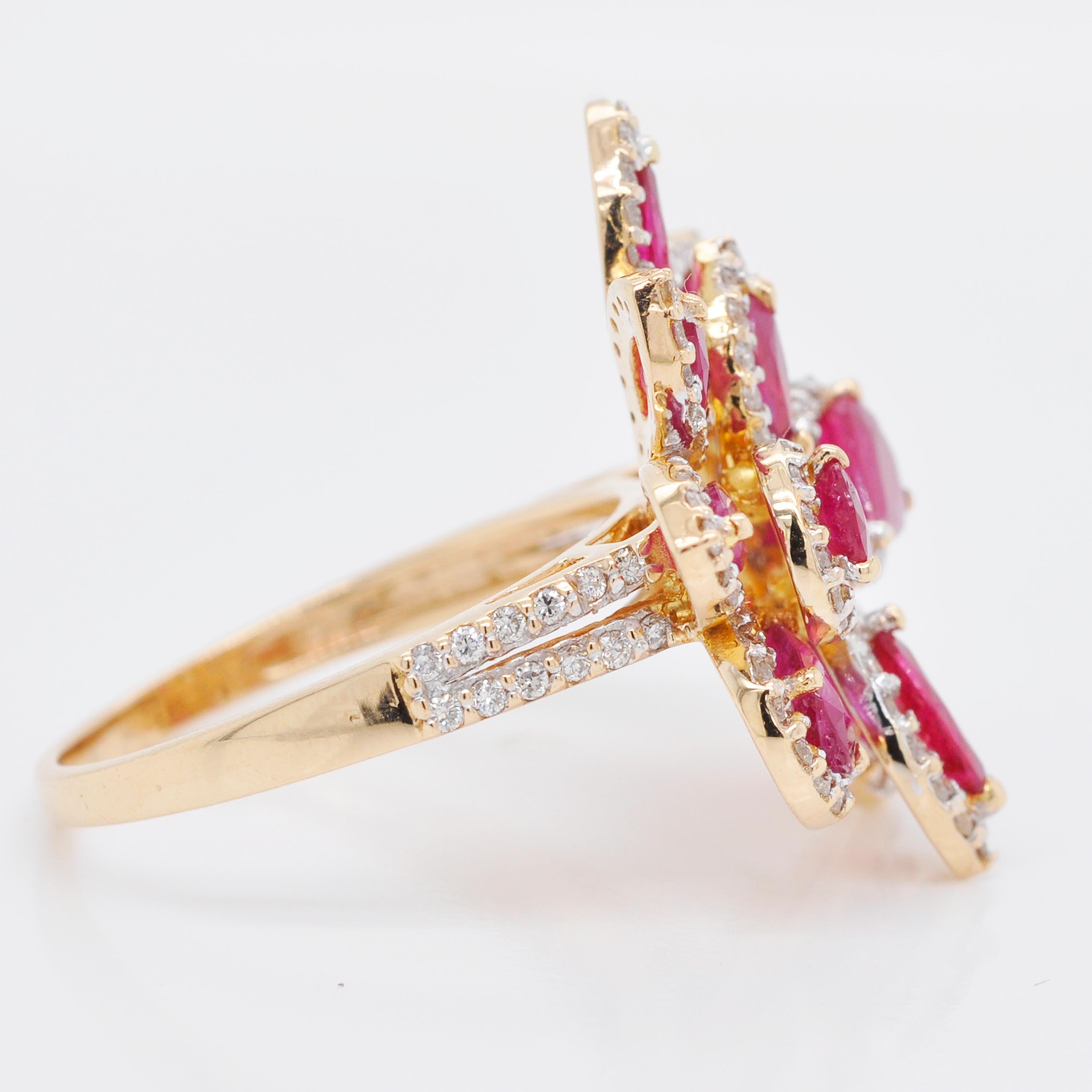 Anillo Cóctel Marquesa Pera Rubí Flor Diamante Oro Amarillo 18 Kilates Contemporáneo en venta