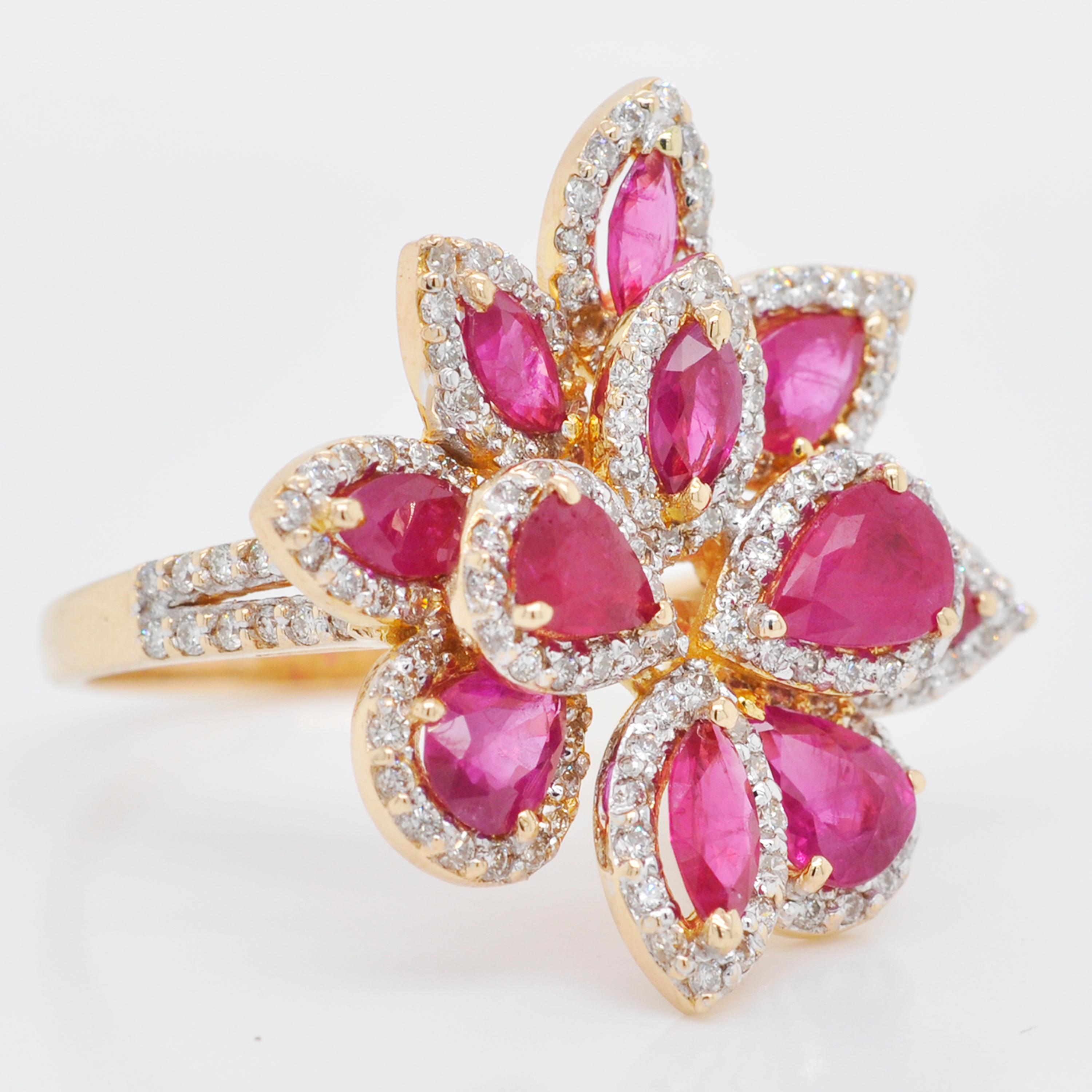 Anillo Cóctel Marquesa Pera Rubí Flor Diamante Oro Amarillo 18 Kilates Corte marquesa en venta