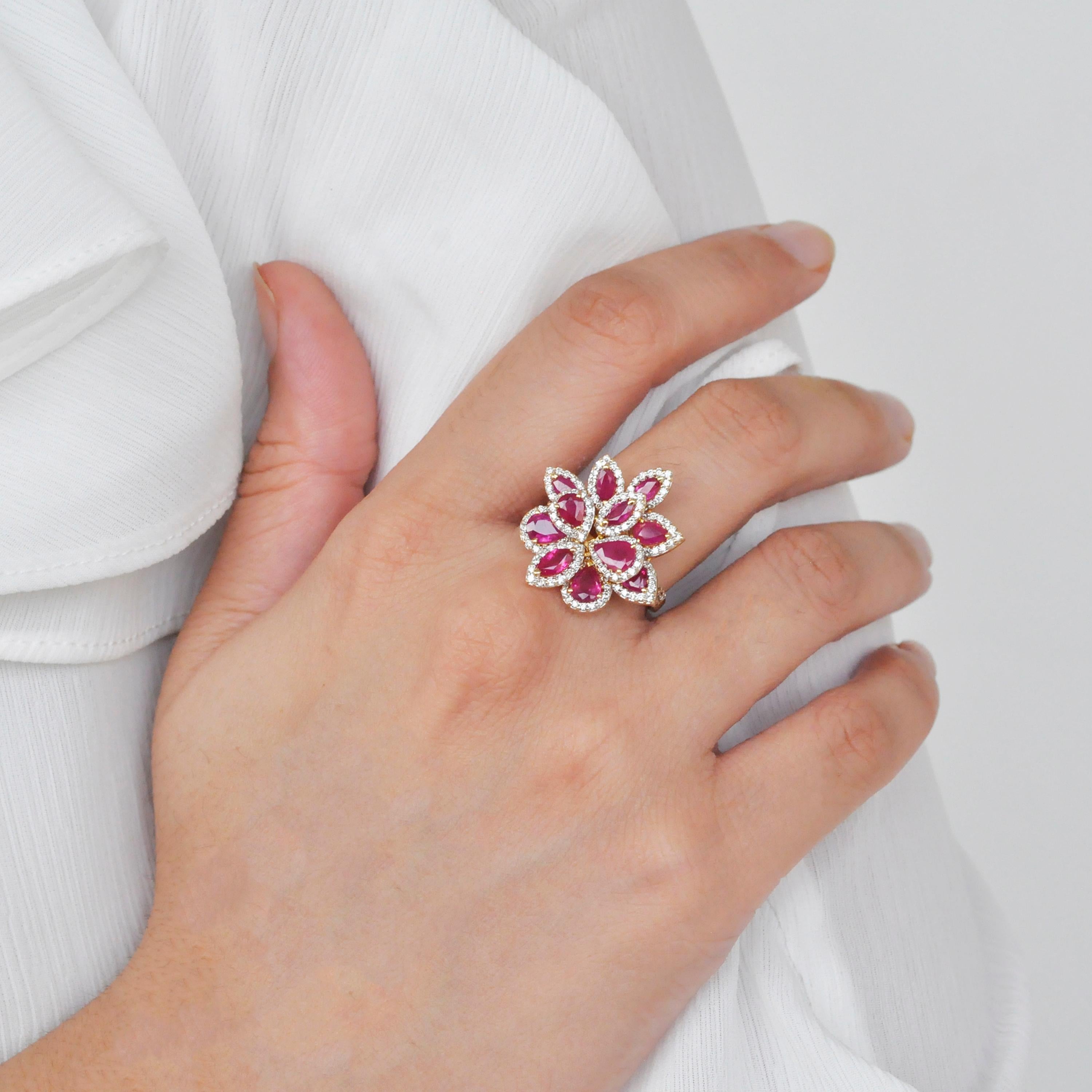De las mujeres Anillo Cóctel Marquesa Pera Rubí Flor Diamante Oro Amarillo 18 Kilates en venta