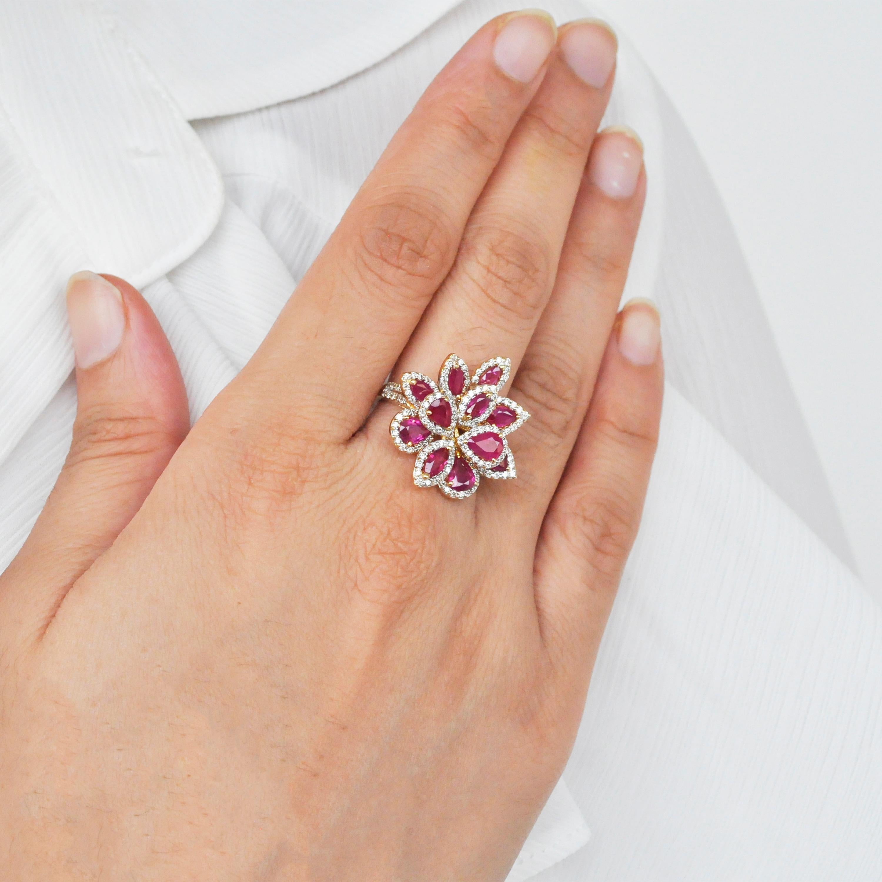 Anillo Cóctel Marquesa Pera Rubí Flor Diamante Oro Amarillo 18 Kilates en venta 2