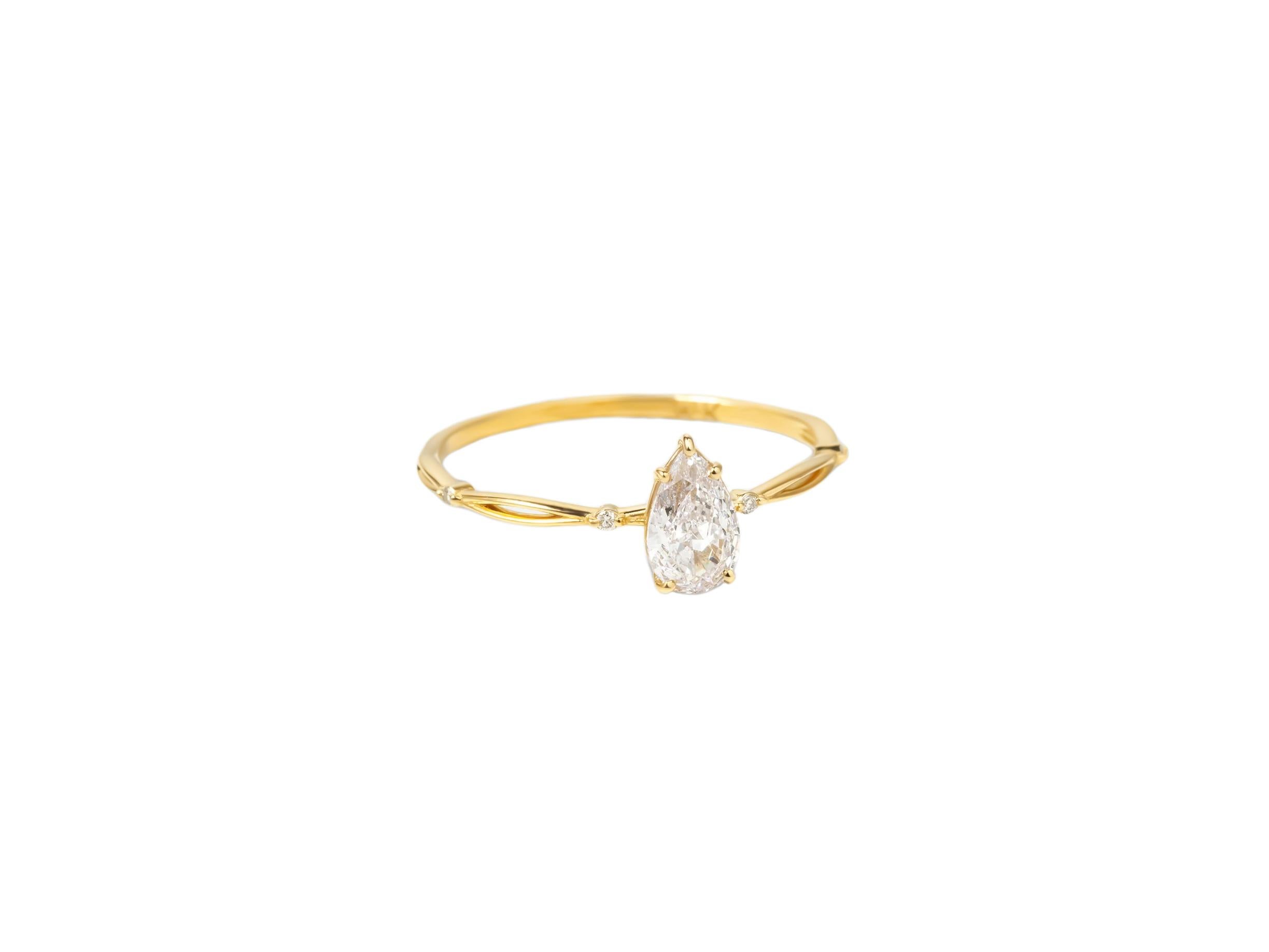 0.5 ct Pear moissanite 14k gold ring. Moissanite solitaire. Plain moissanite ring. Diamond cut moissanite ring. Moissanite engagement ring.  

Metal: 14k gold
Weight: 2 gr depends from size
Moissanite: weight 0.5 ct, D/ VS, pear cut
Side stones: