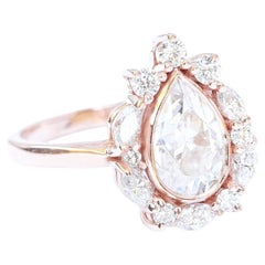 Bague de fiançailles unique et délicate en forme de halo de moissanite en forme de poire - "Ballerina"