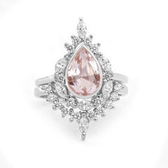 Einzigartiger Verlobungsring mit birnenförmigem Morganit und Diamanten - Eva