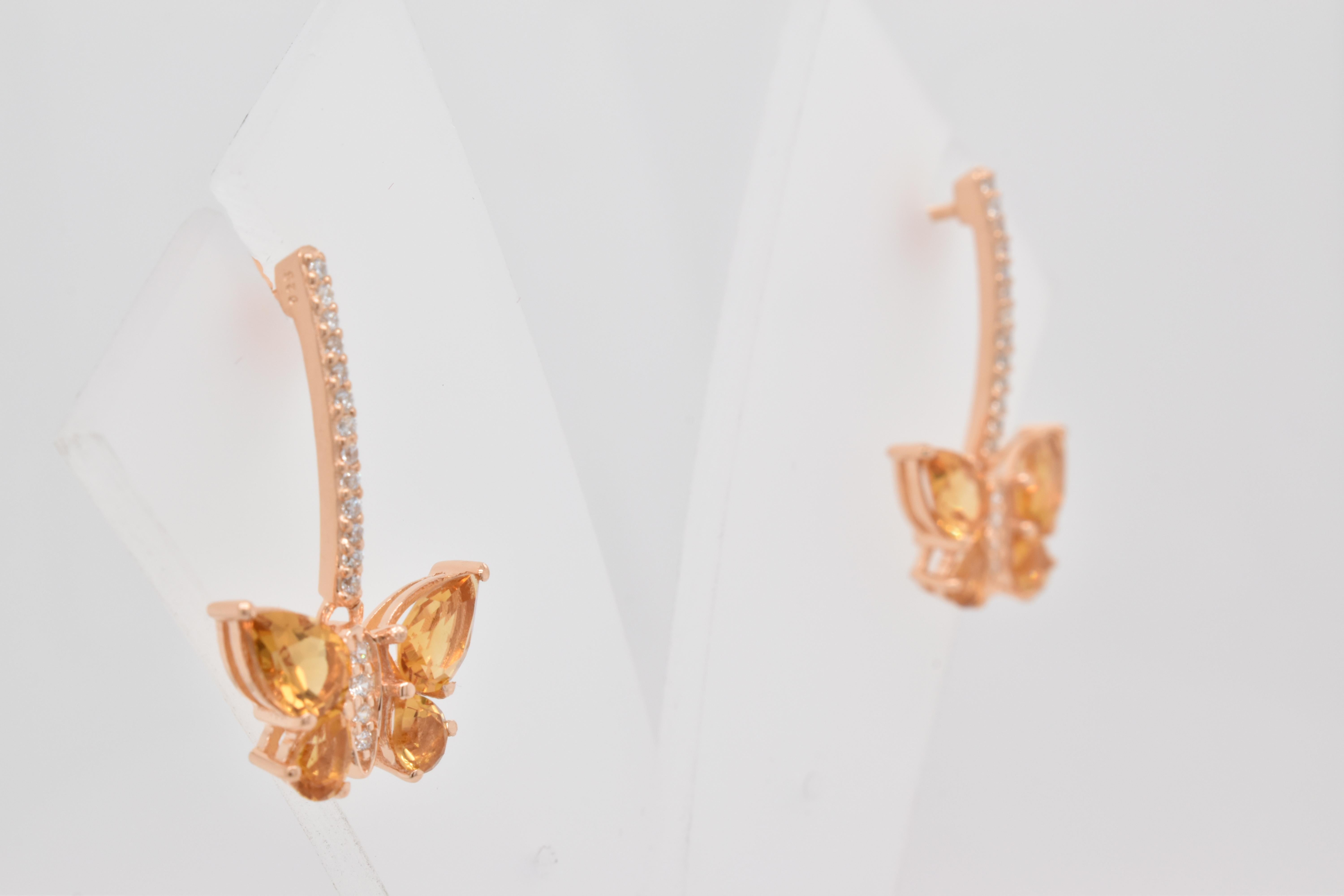 Birne Form Citrin Edelstein wunderschön gestaltete und CZ in einem Ohrringe. Eine feurige gelbe Farbe November Birthstone. Für einen besonderen Anlass wie Verlobung oder Heiratsantrag oder als Geschenk für einen besonderen
