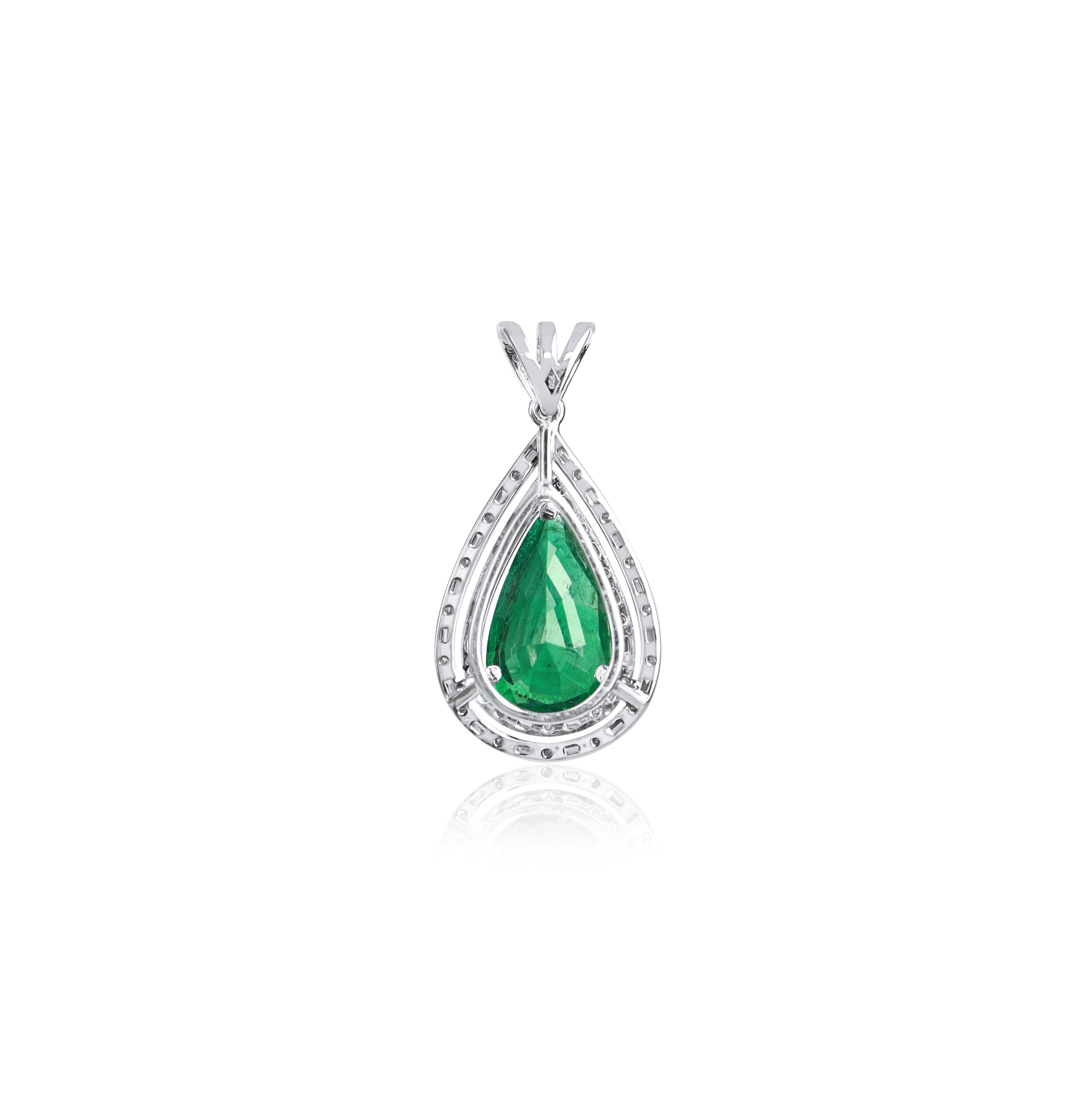 Pear Natural Emerald Diamond Double Halo Pendant 18k White Gold, Gift for her In New Condition For Sale In Jaipur, RJ